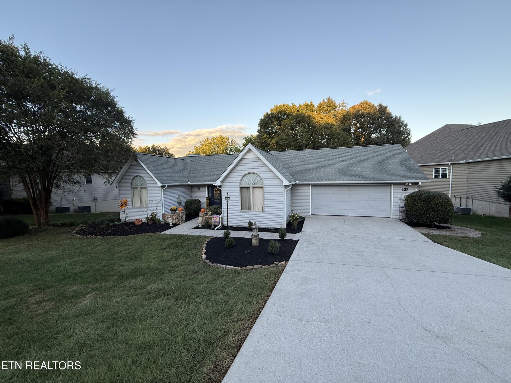 137 Chahyga Way — photo