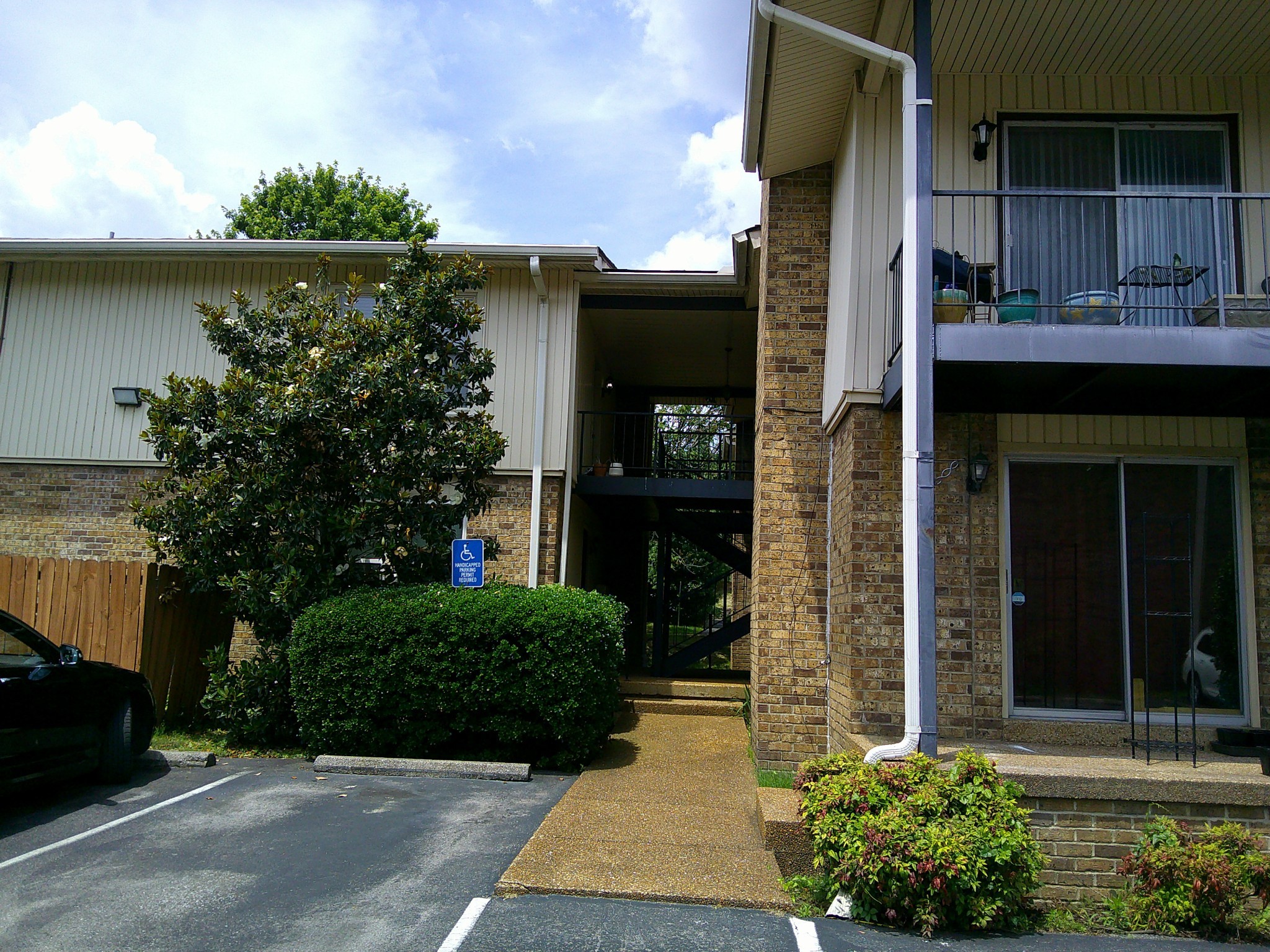 2116 Hobbs Rd M19 — photo