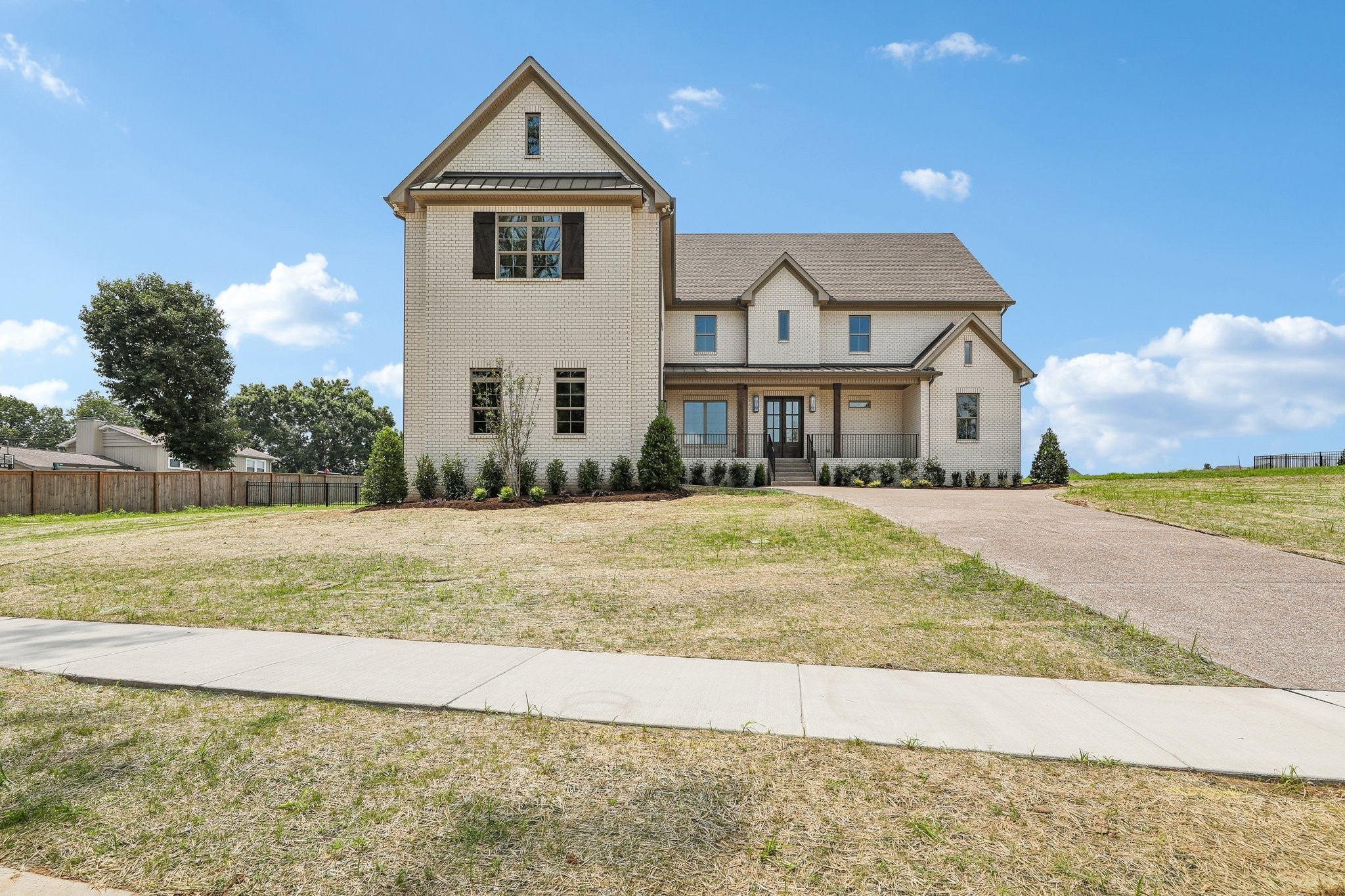 335 Raintree Dr — photo