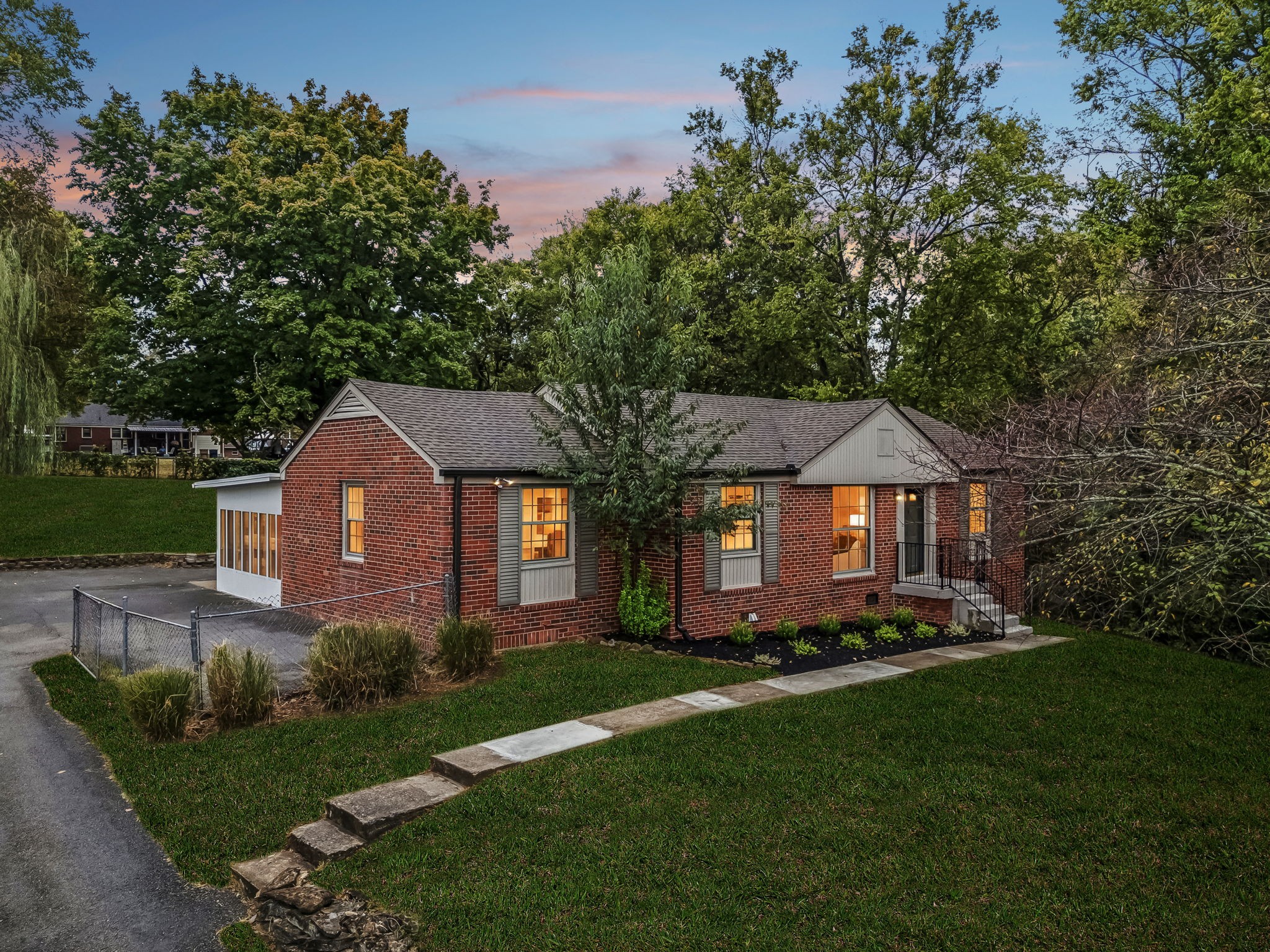 4840 Lynn Dr — photo