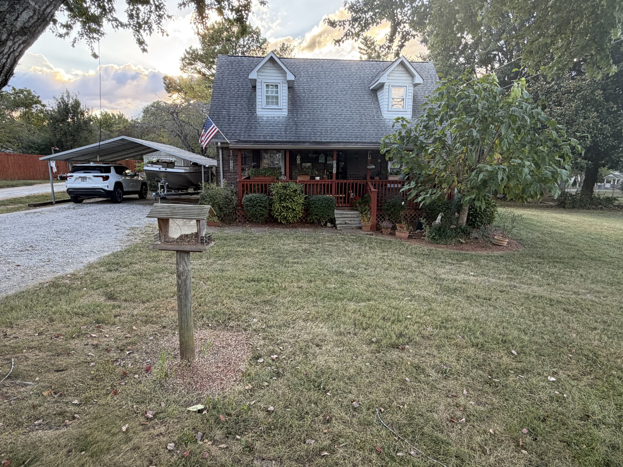 207 Oriole Dr — photo