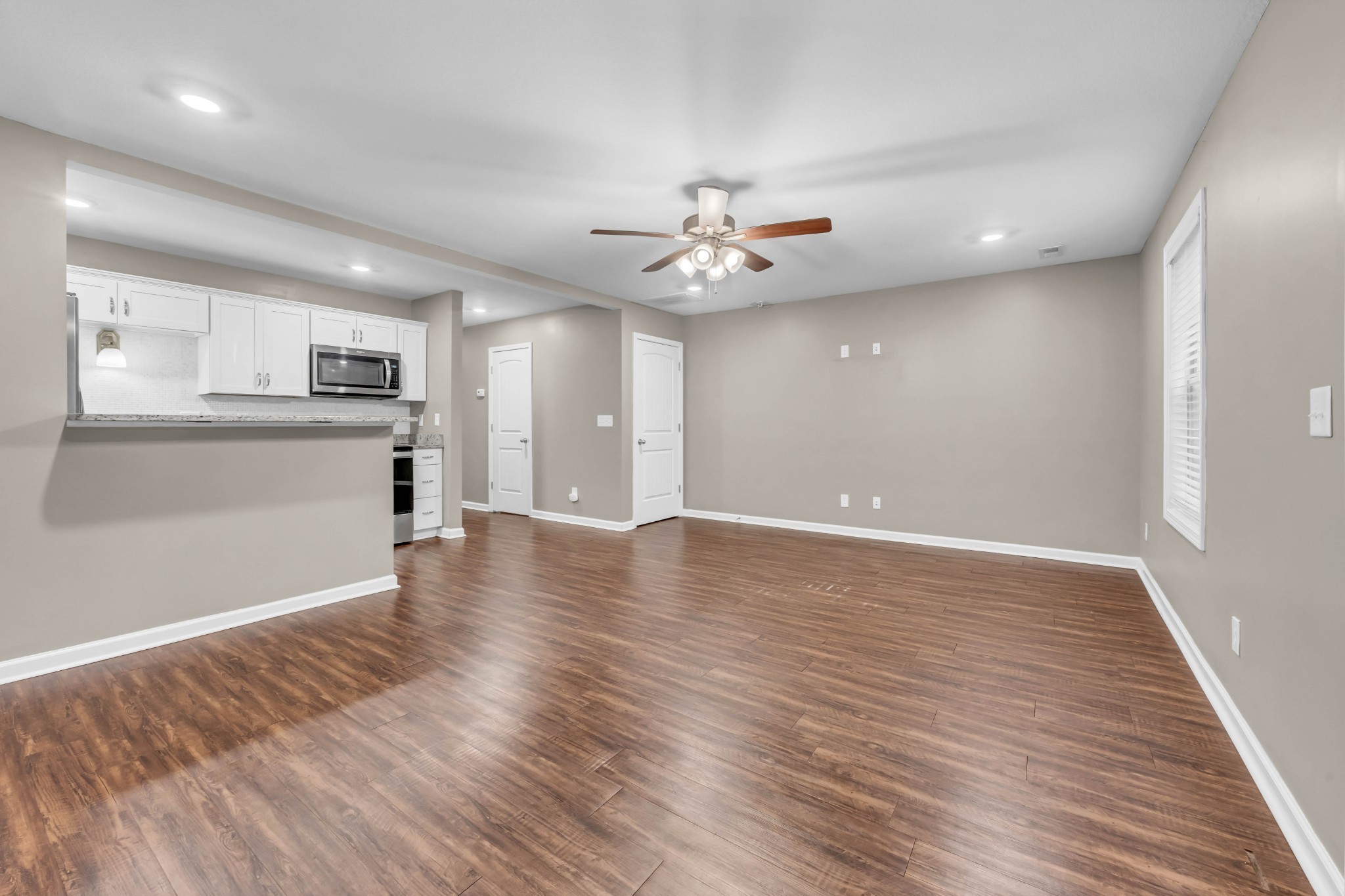 135 Country Ln 203 — photo