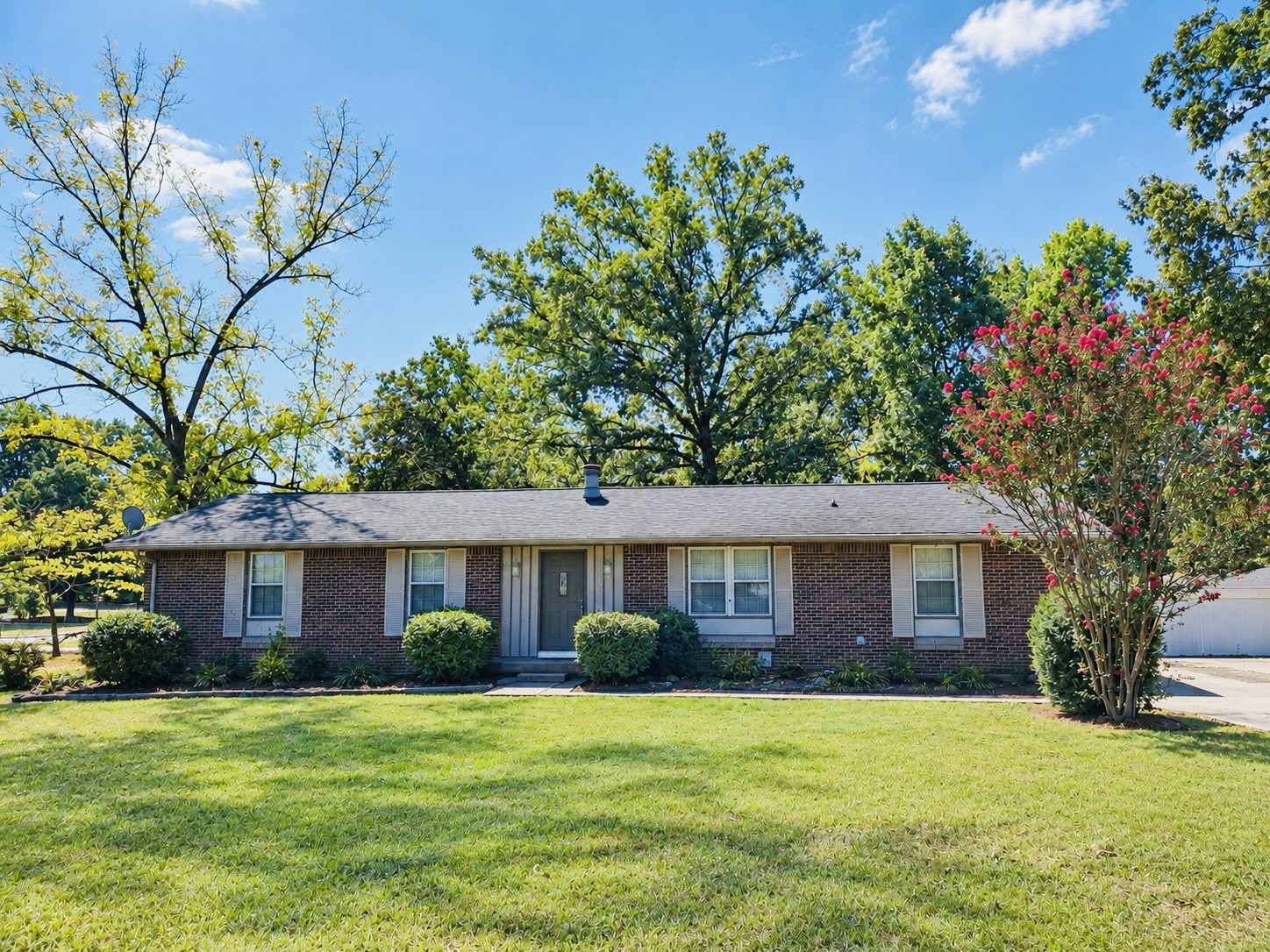 138 Lexington Dr — photo