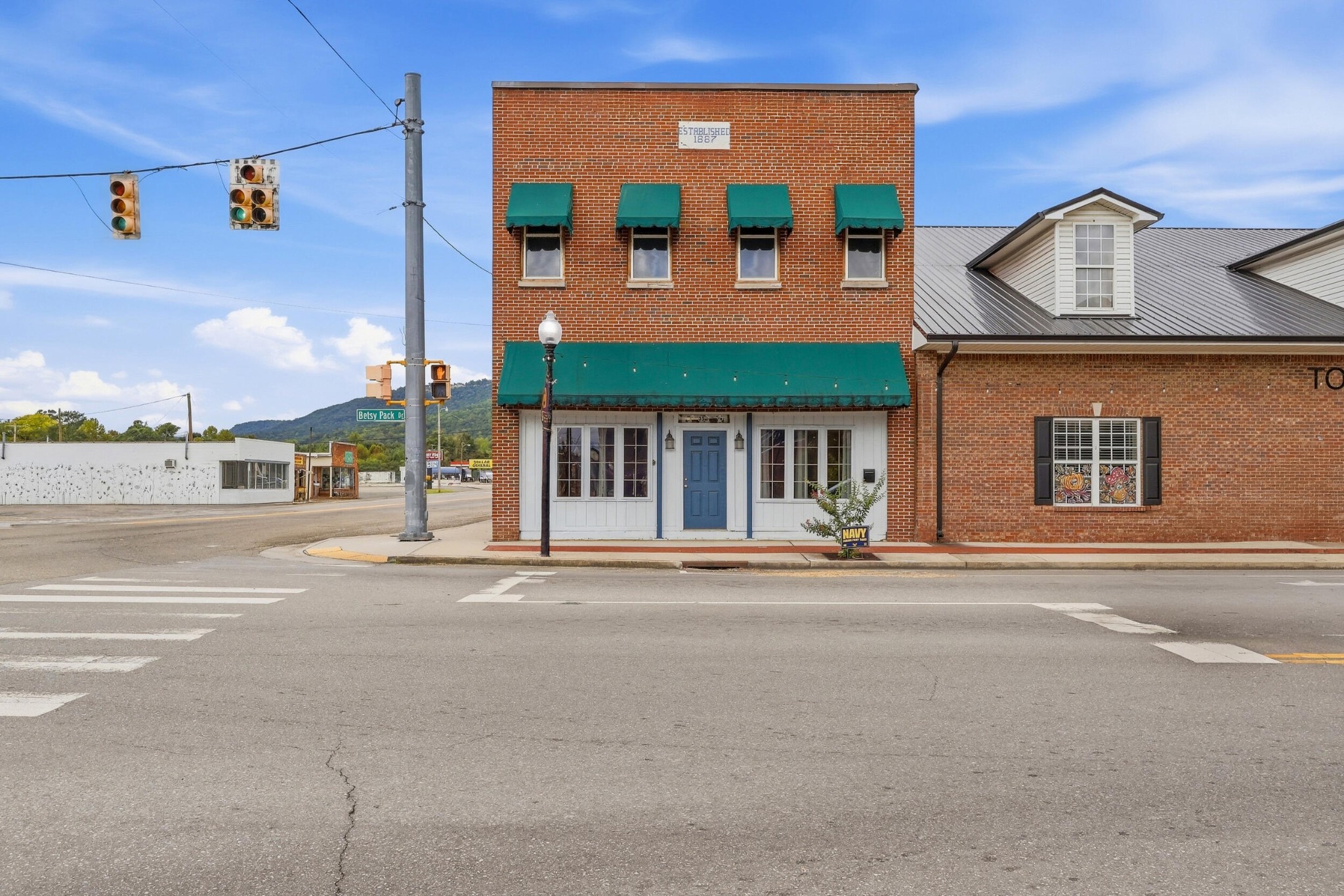 33 Courthouse Square — photo