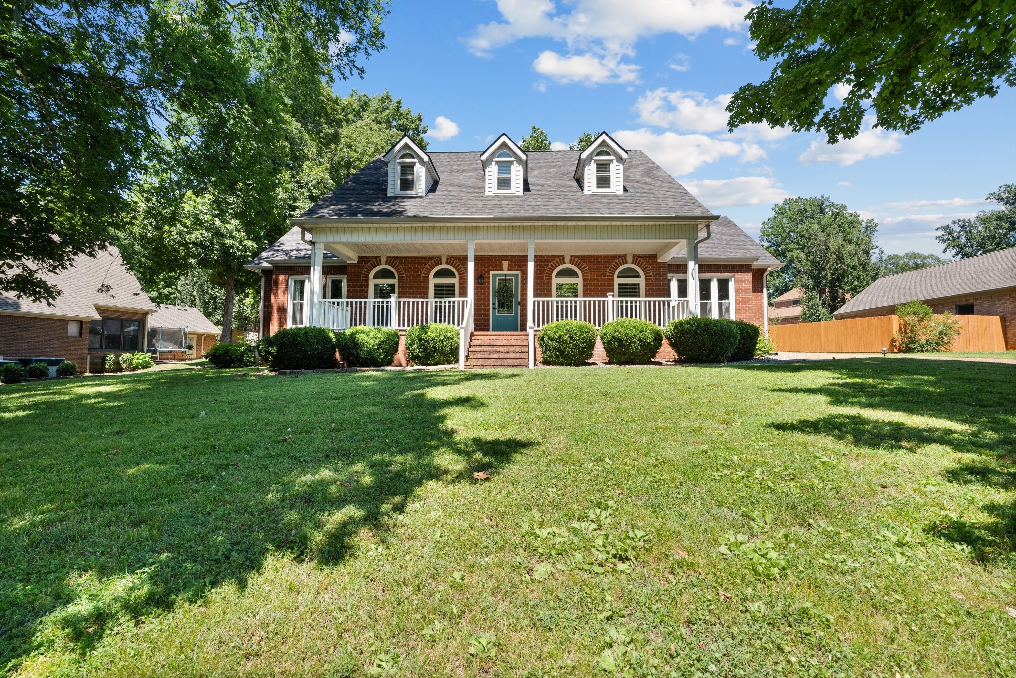 104 Oak Hill Dr — photo