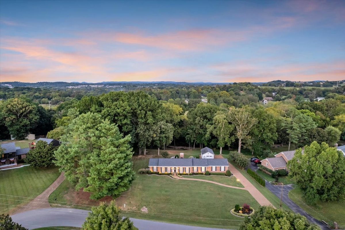 303 Ellington Dr — photo