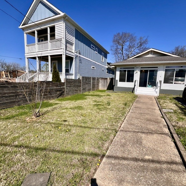 1004B Clay St — photo