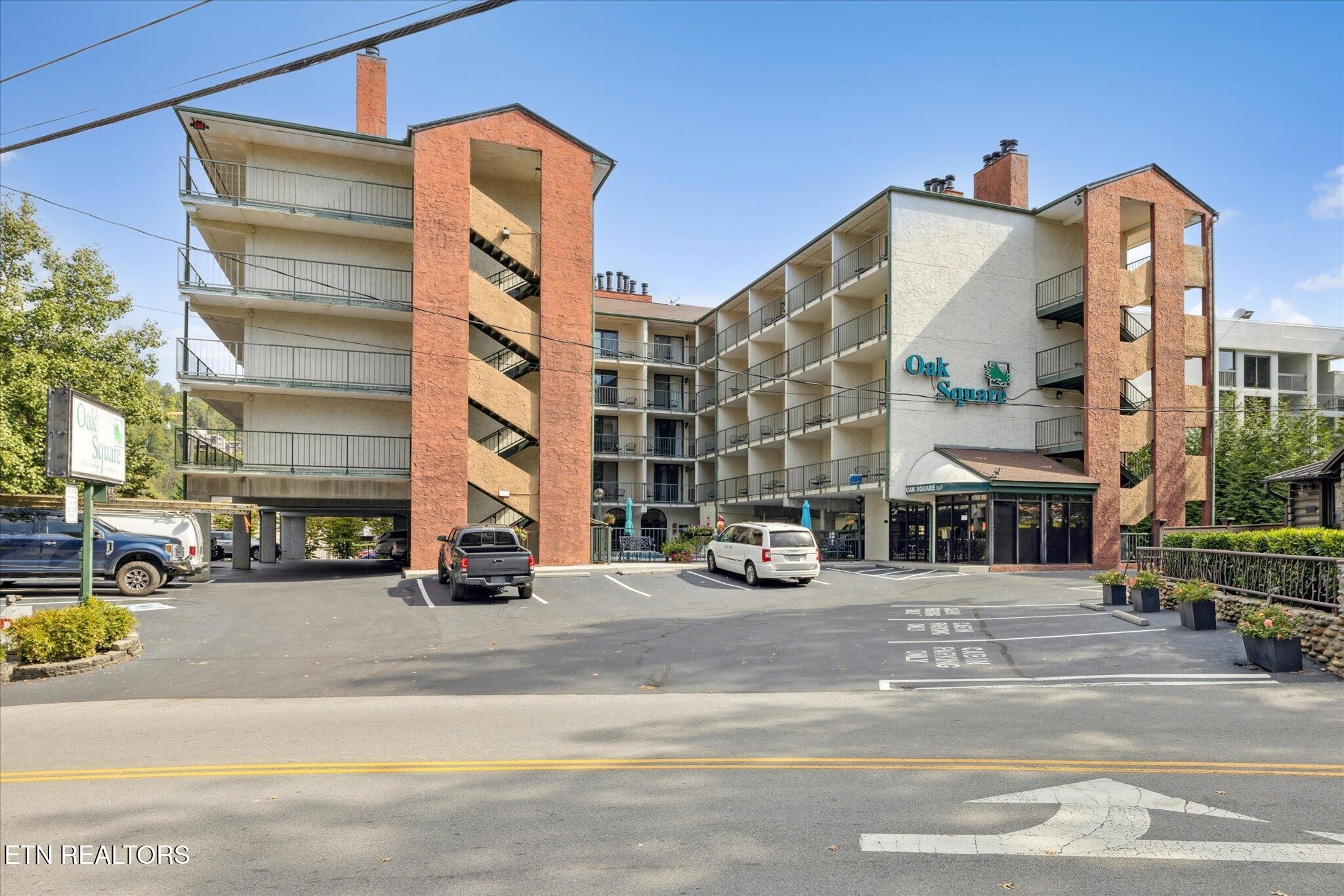 685 River Rd 304 — photo