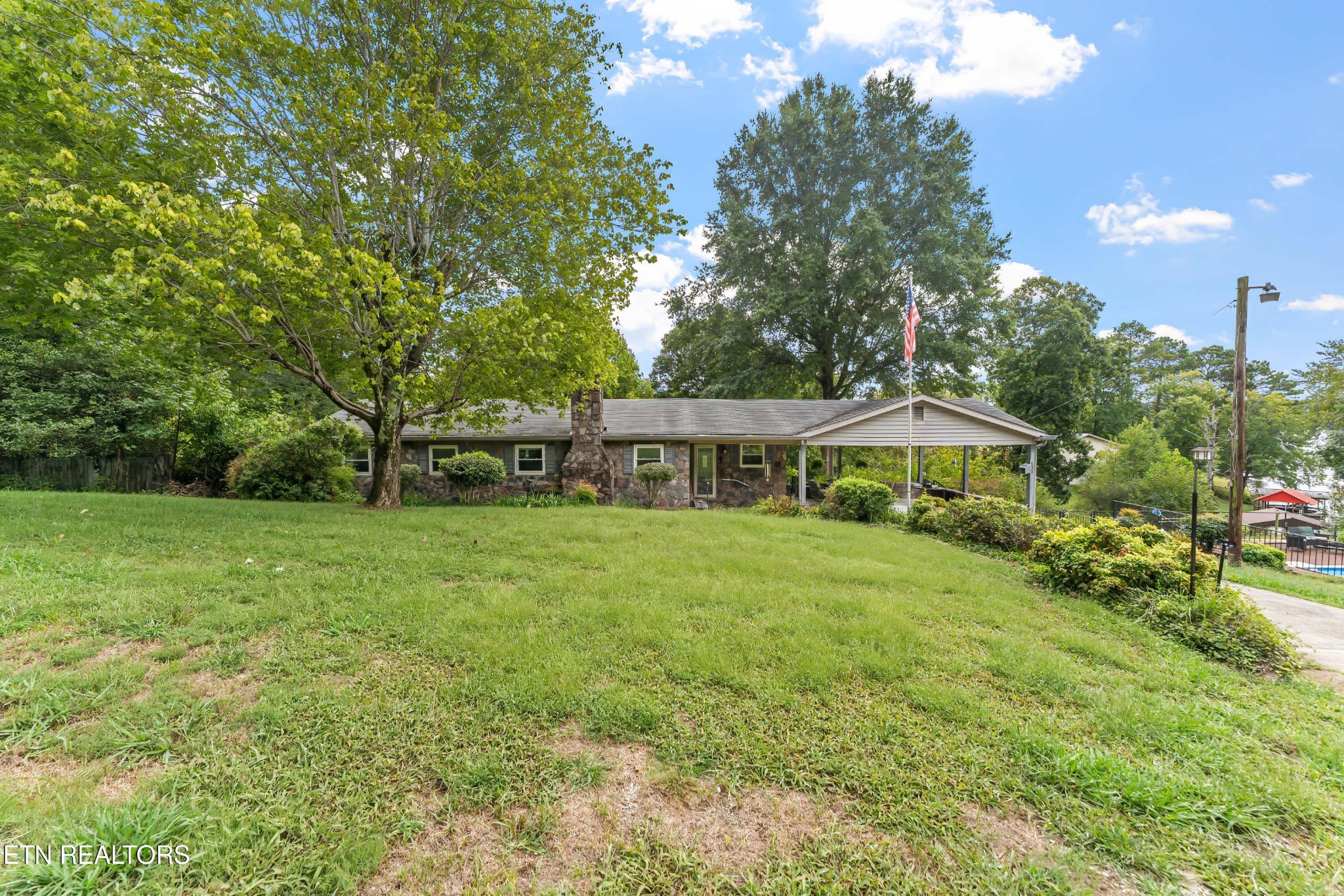1629 Piney Point Rd — photo