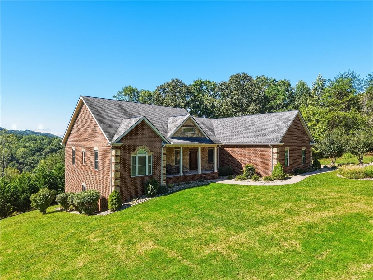 323 Independence Dr — photo