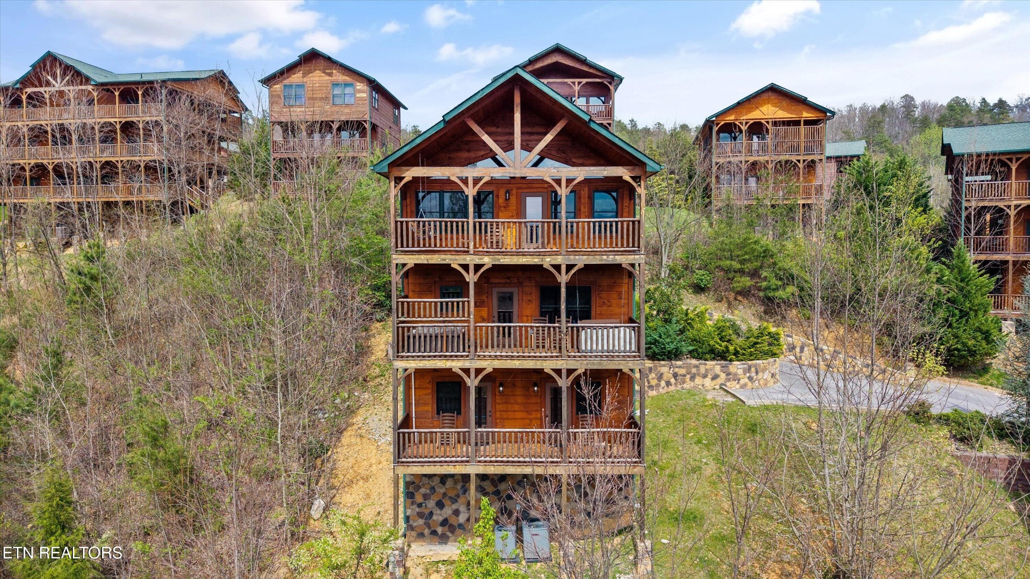655 Gatlinburg Falls Way — photo