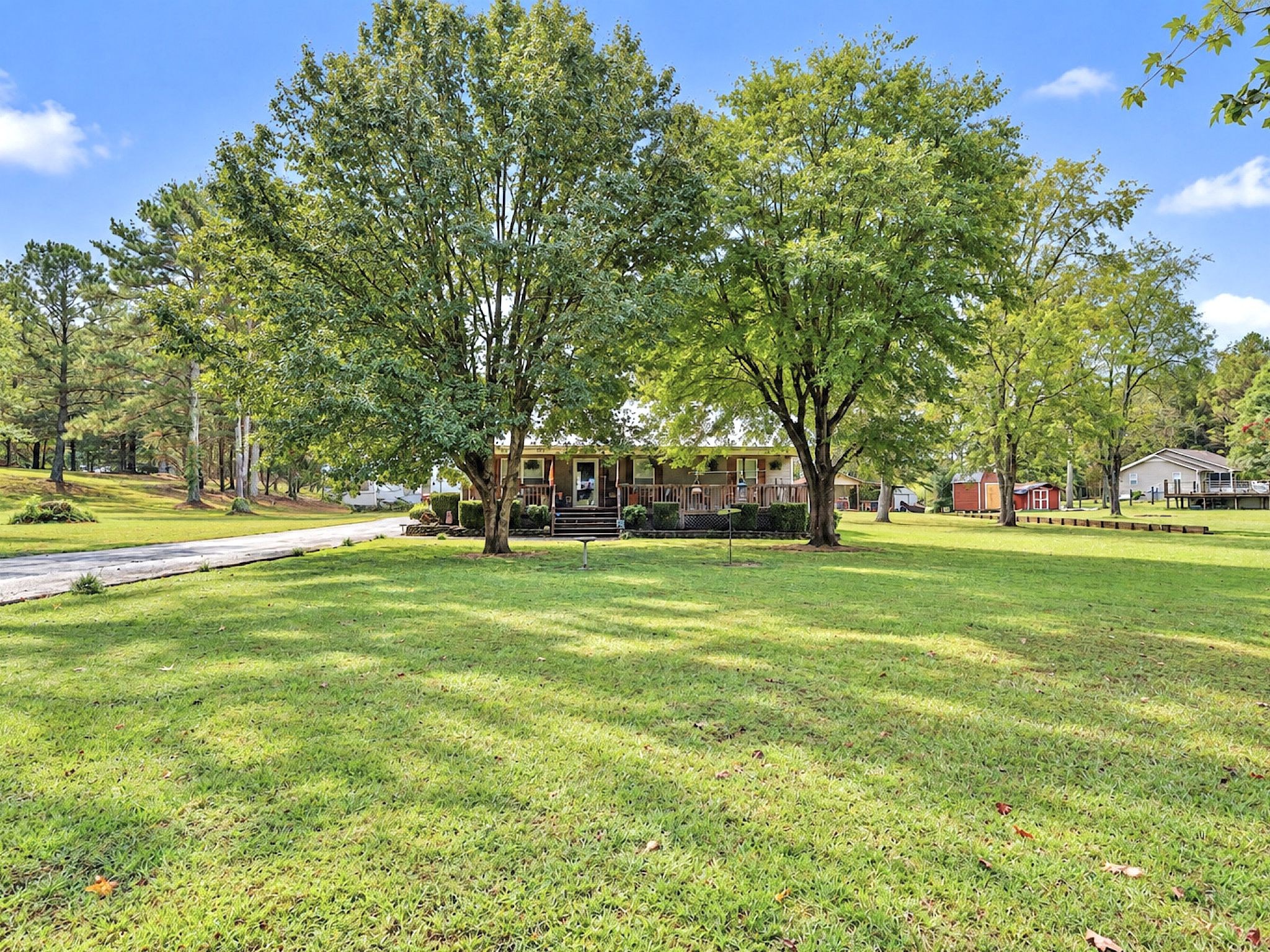 190 Burgess Dr — photo