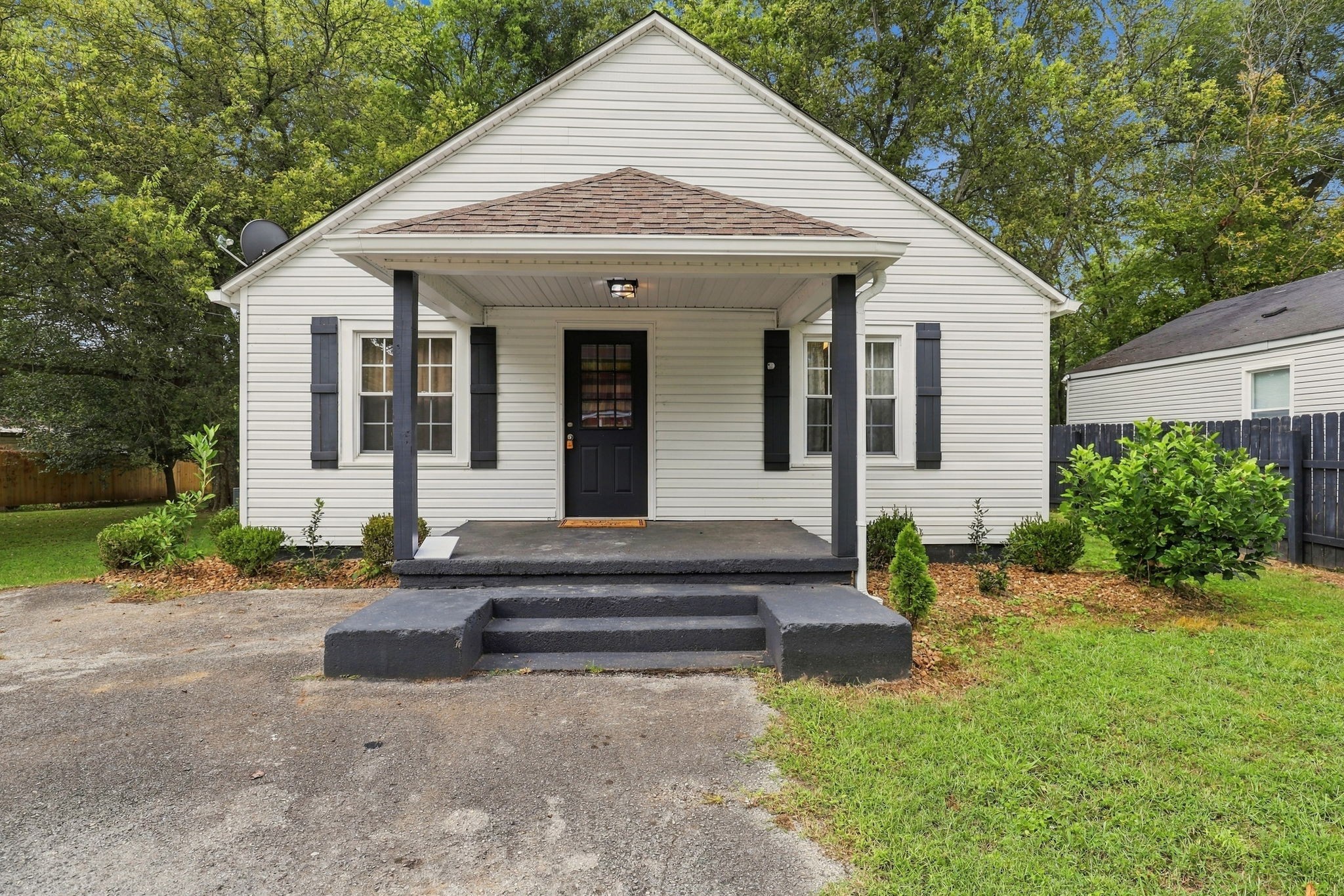 417 Laura Ave — photo