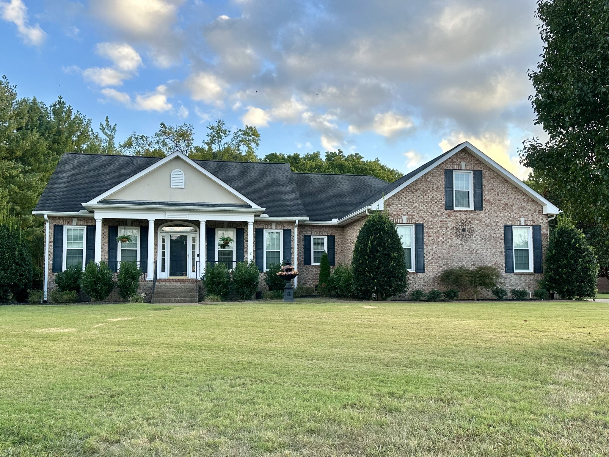 100 Ellis Park — photo