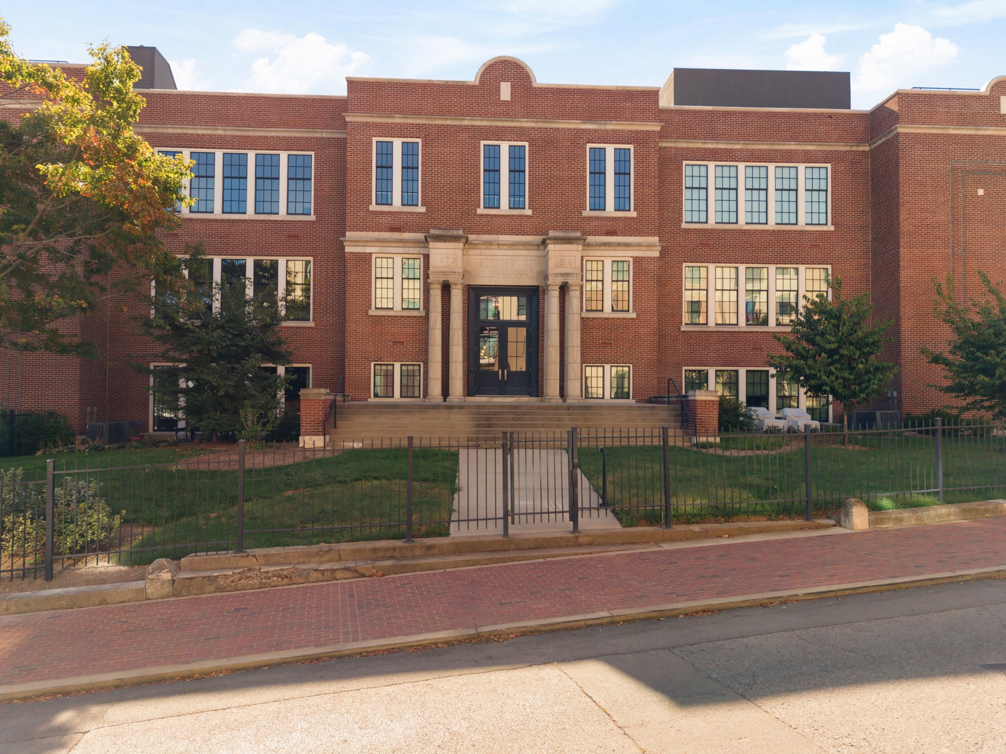 601 Madison St Unit 202 — photo