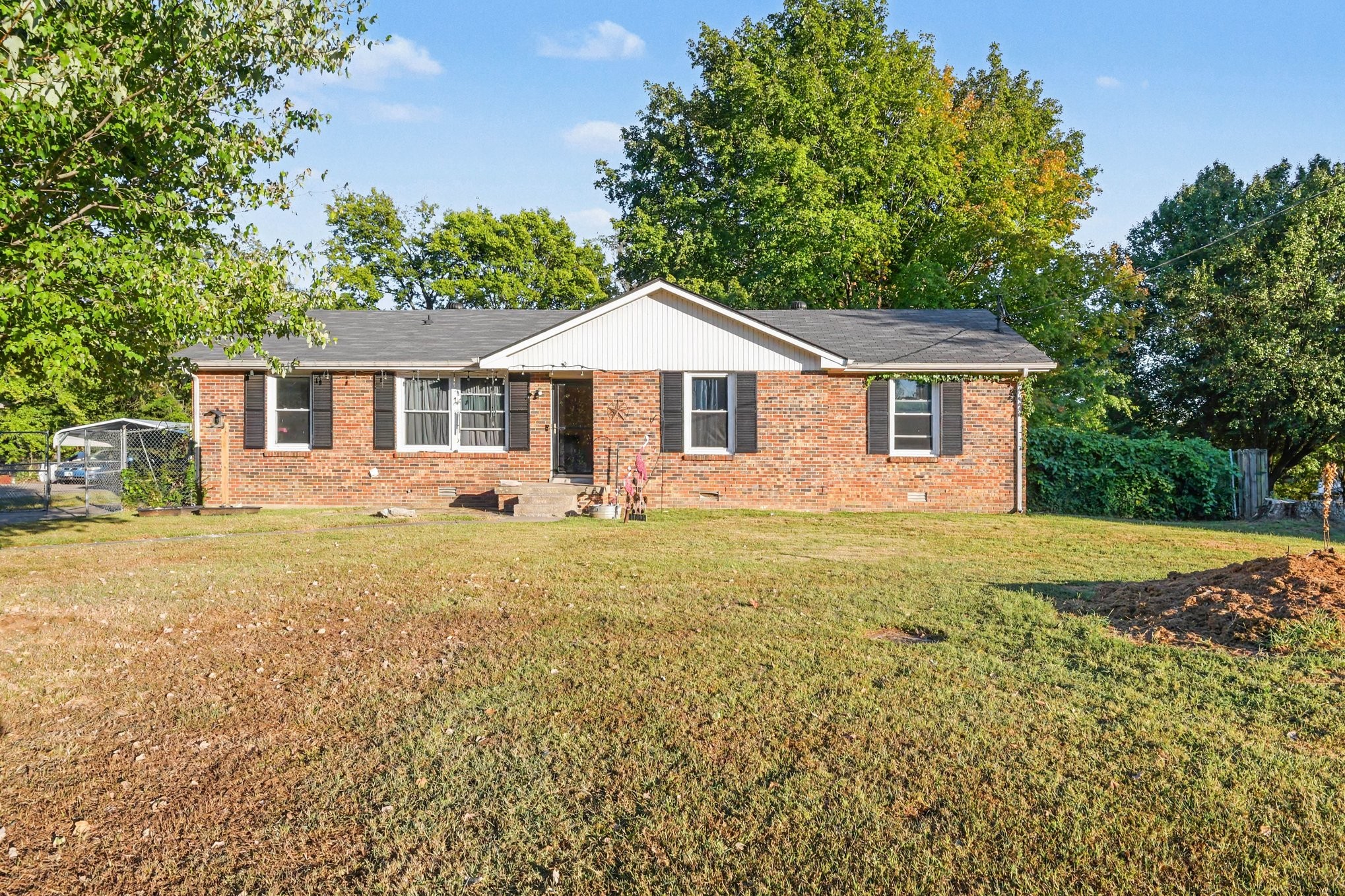 1511 Linden Dr — photo