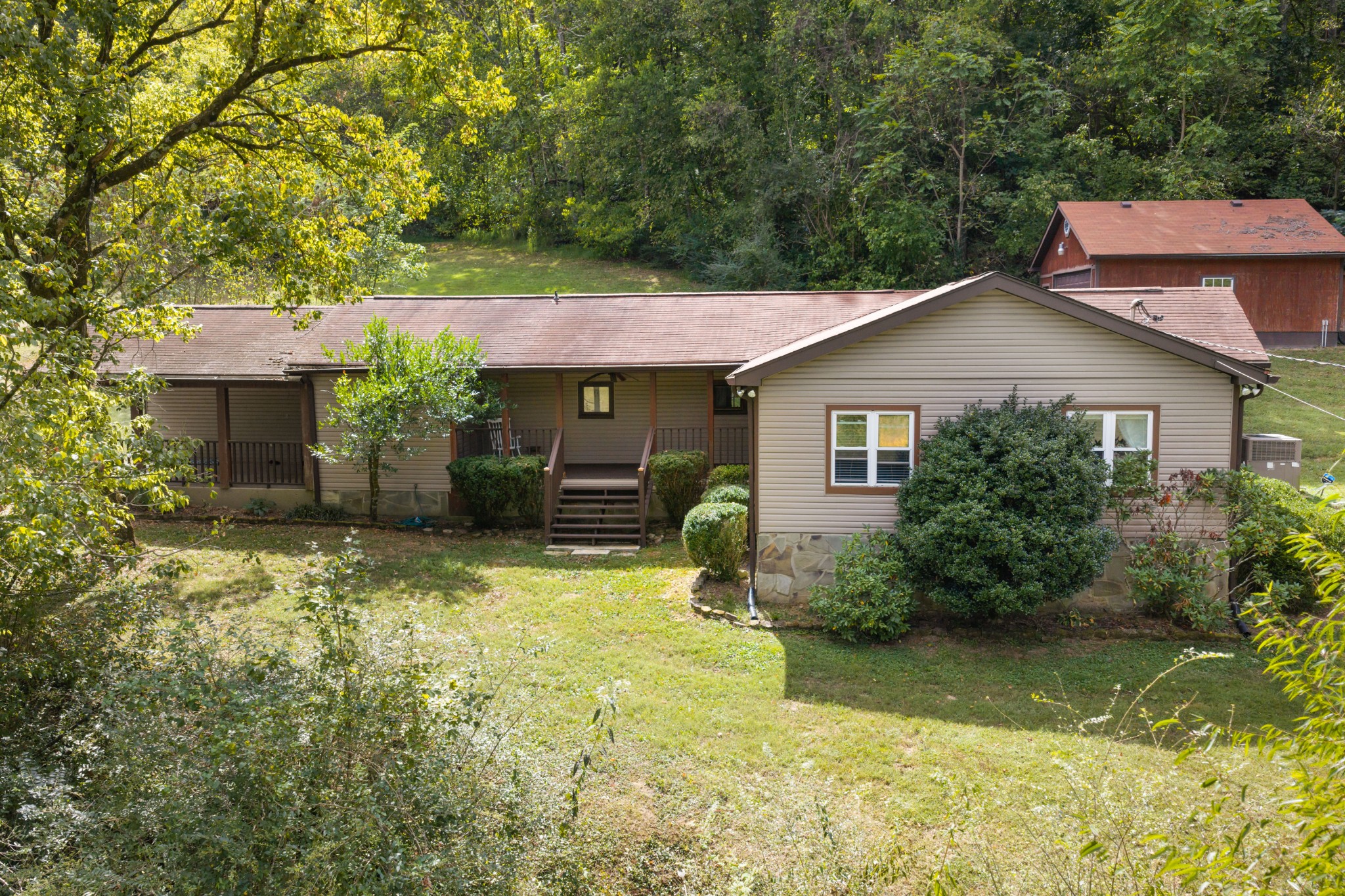 4833 Eatons Creek Rd — photo