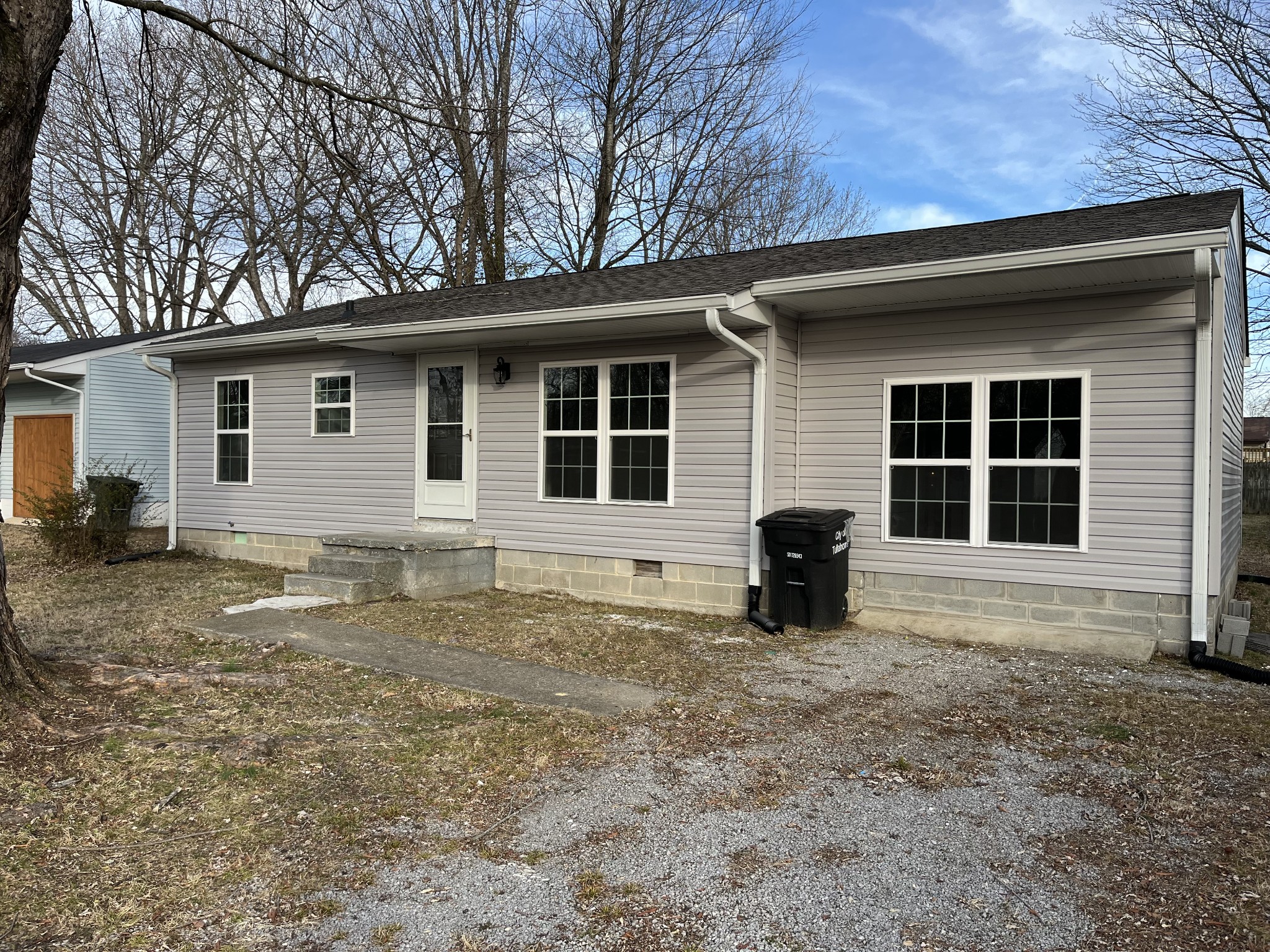 425 Oakwood Rd — photo