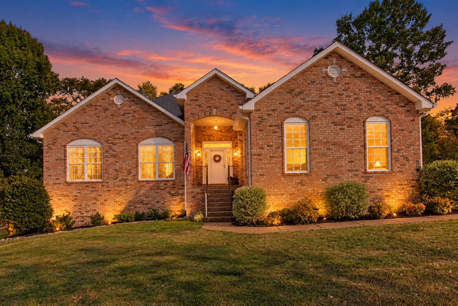 716 Cowan Dr — photo