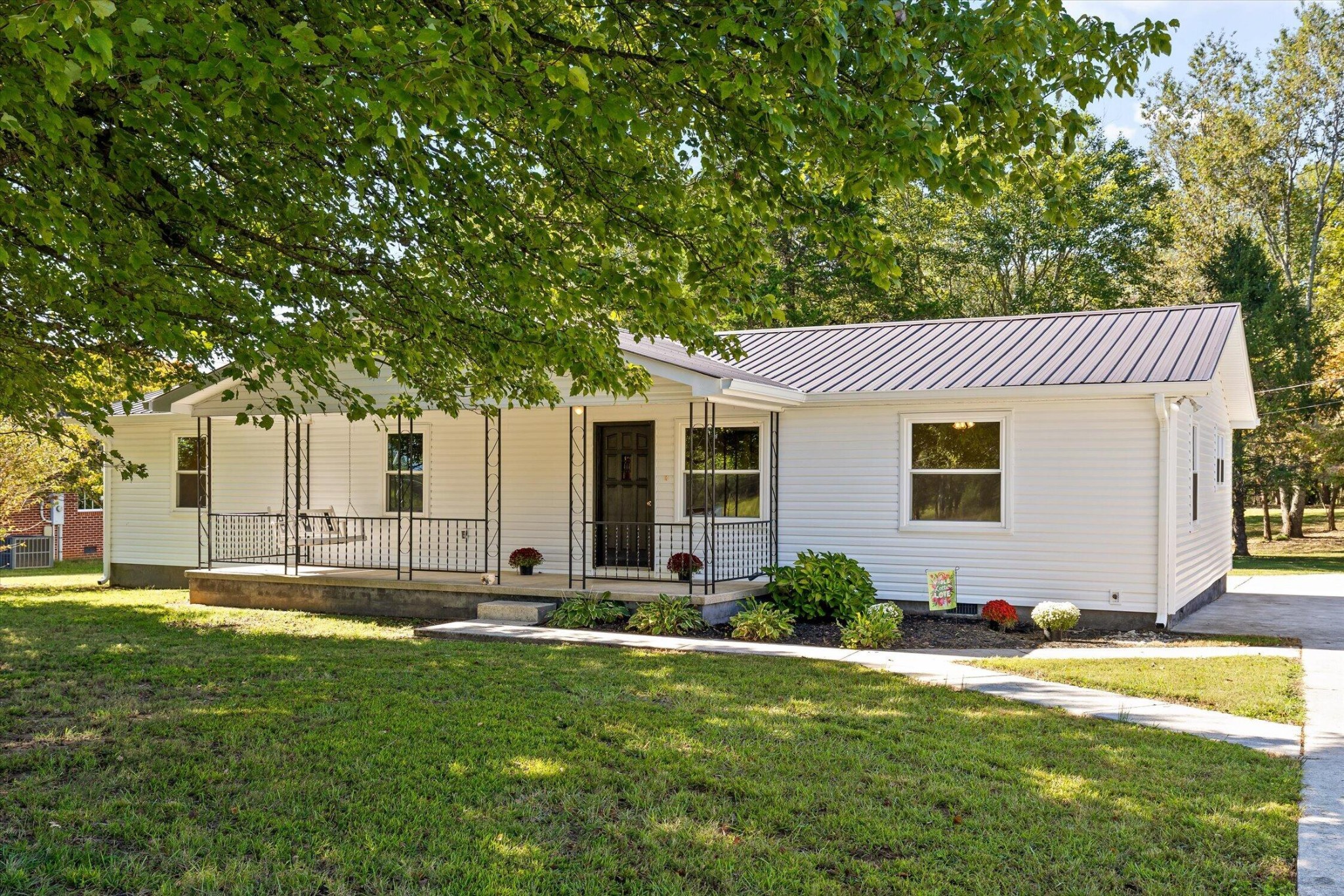 571 Jones Drive — photo