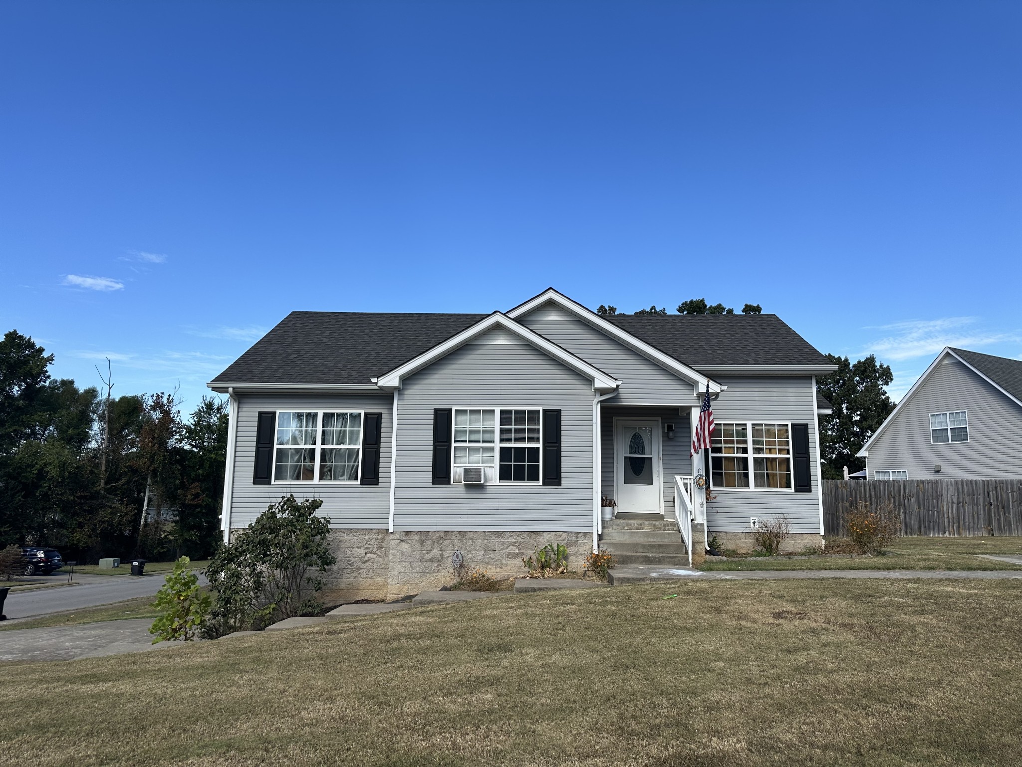 1697 Parkside Dr — photo