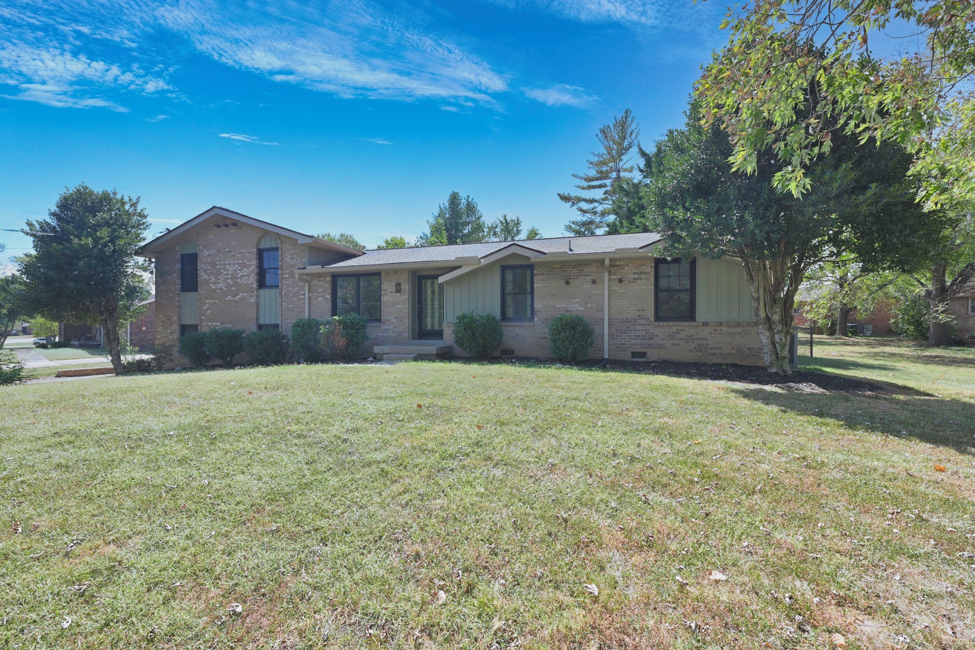 102 Paradise Dr — photo