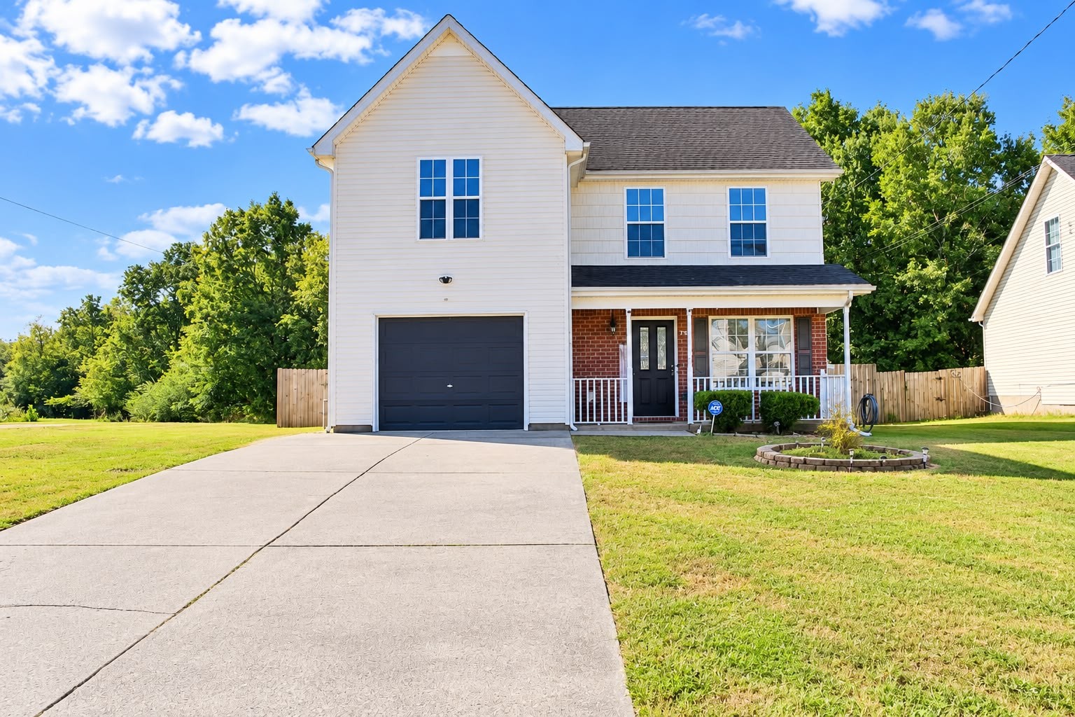 711 Clear Cir — photo