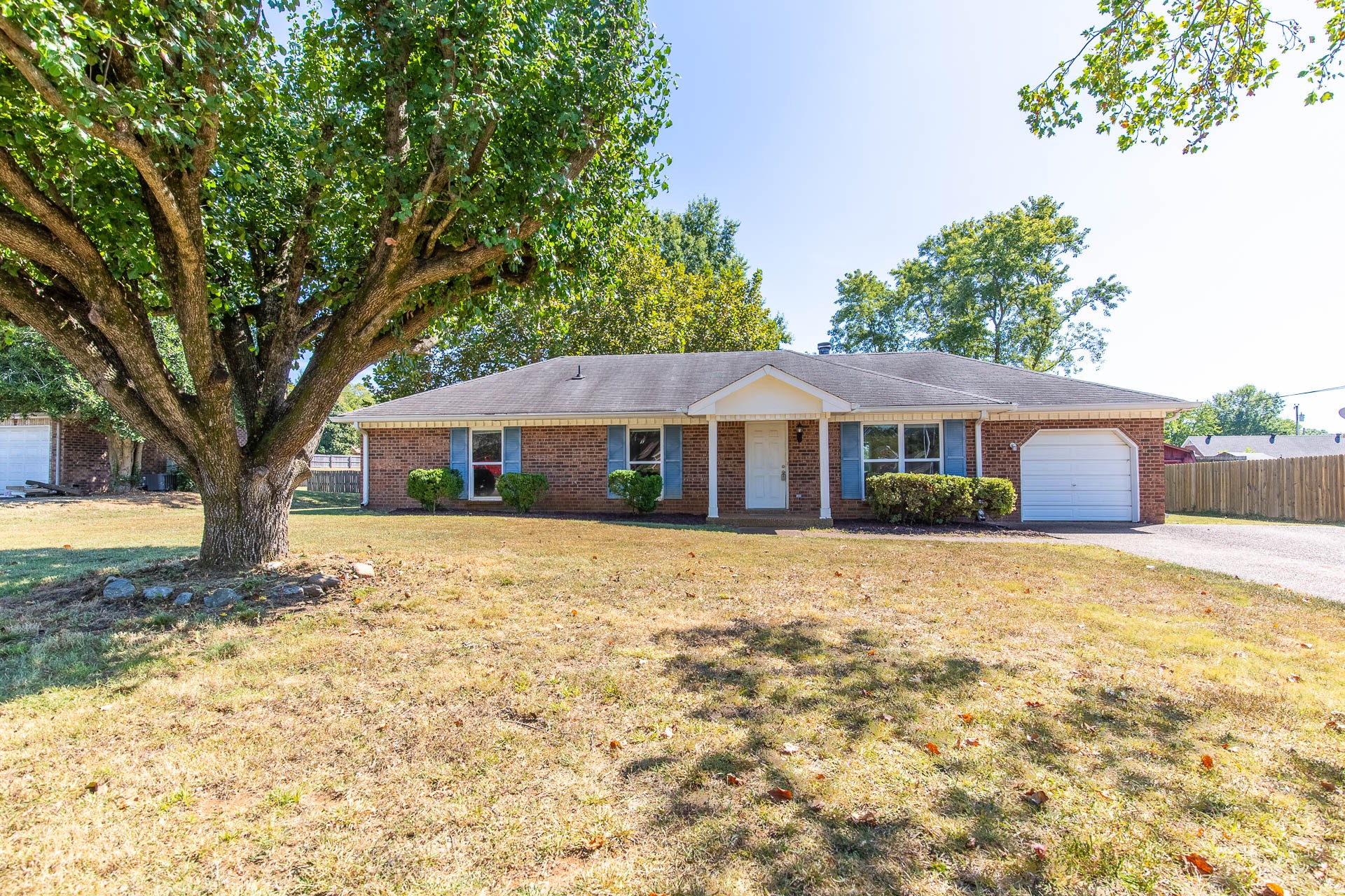 306 Lexington Dr — photo
