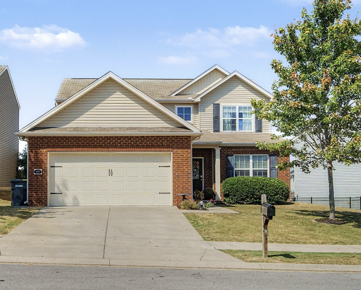 639 Pemberton Dr — photo
