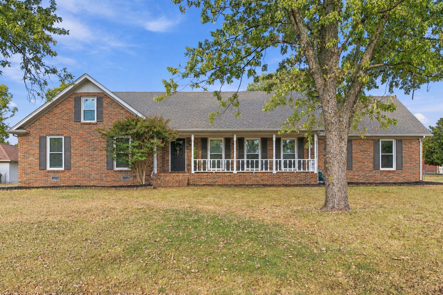 738 Regal Dr — photo