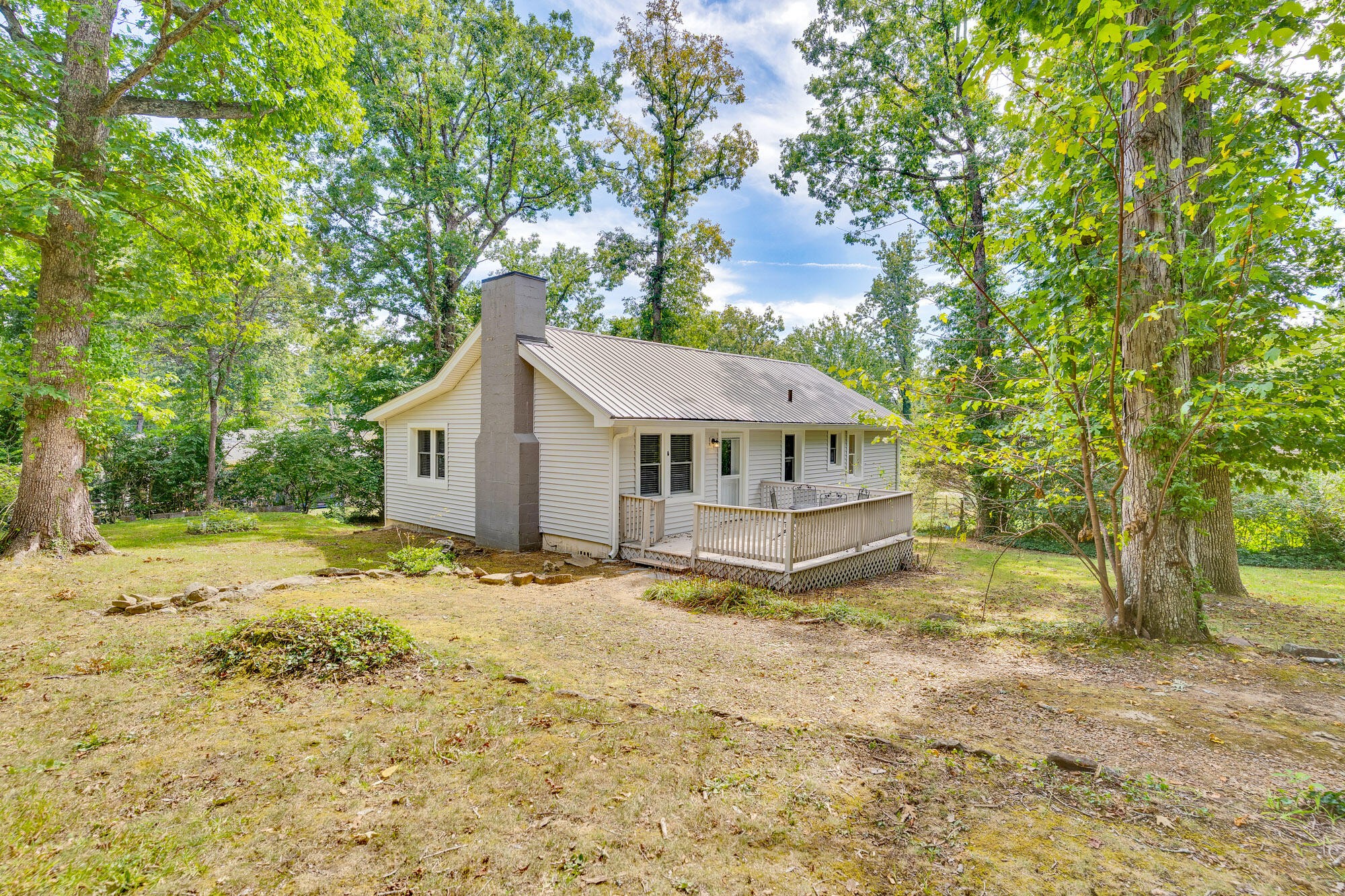1502 Albion Drive — photo
