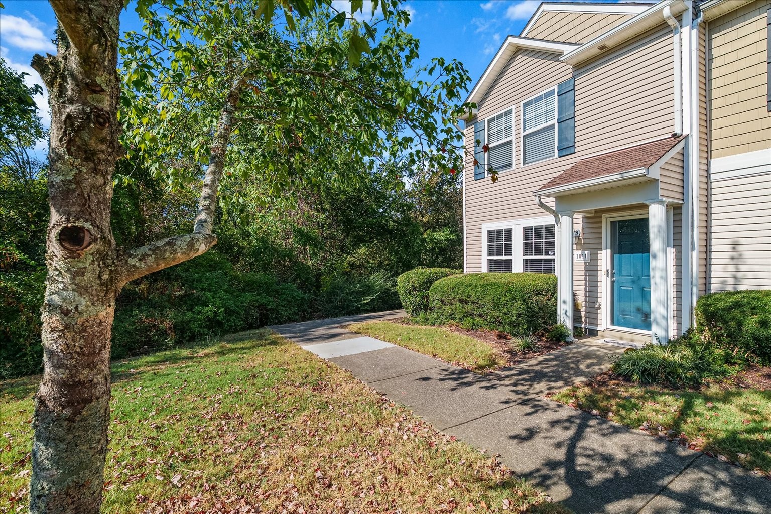 1011 Halifax Ln — photo