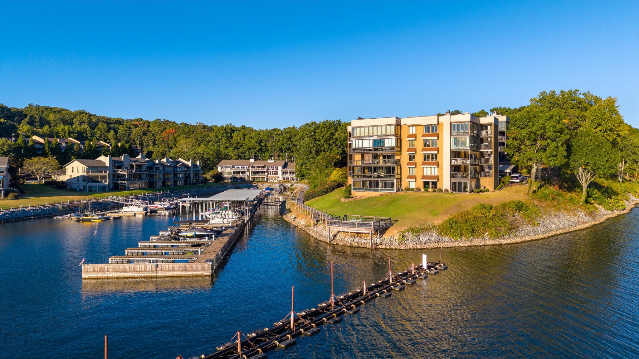 4346 Lakeshore Lane 204 — photo
