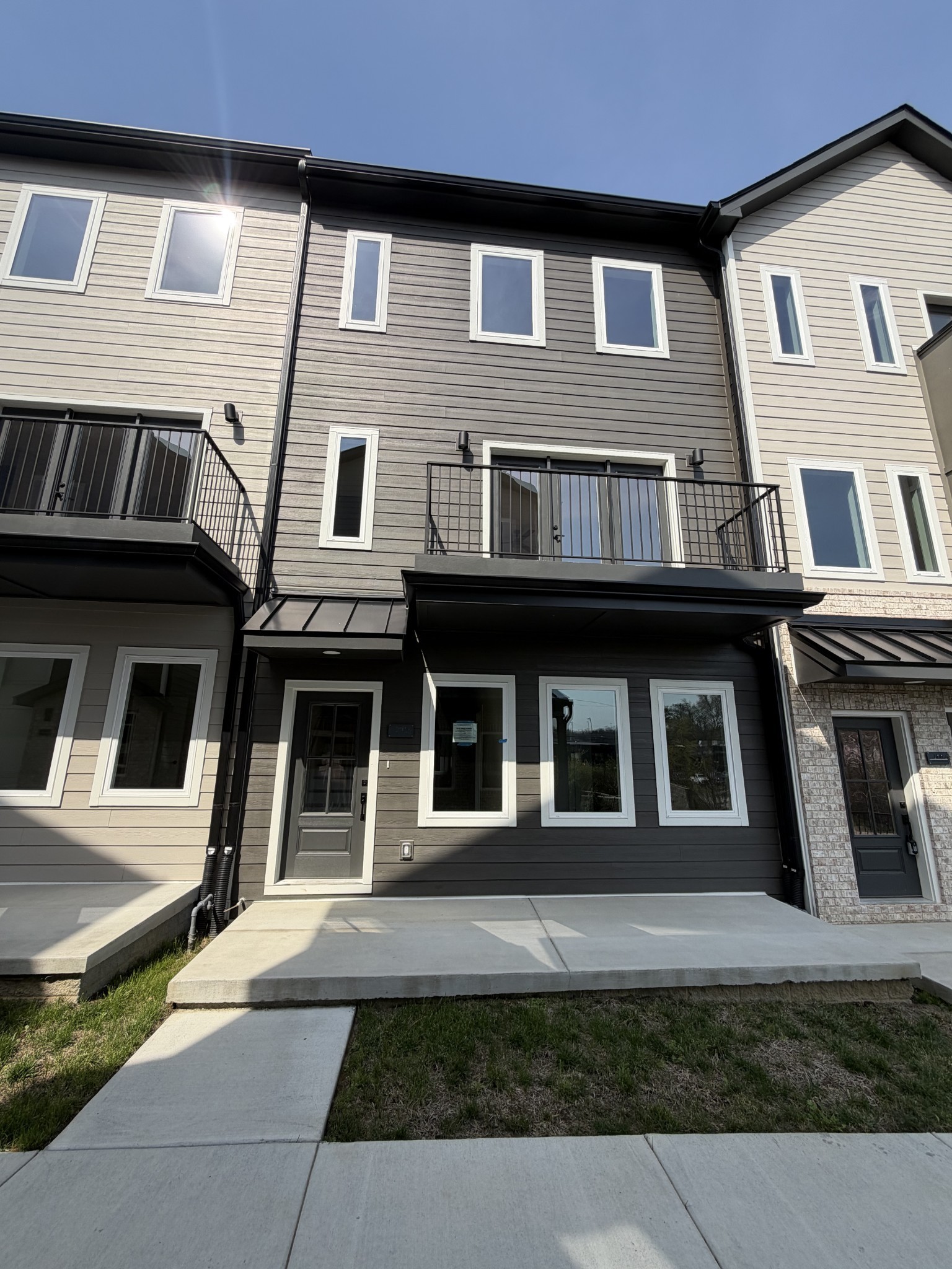 6124 Robertson Ave 8 — photo