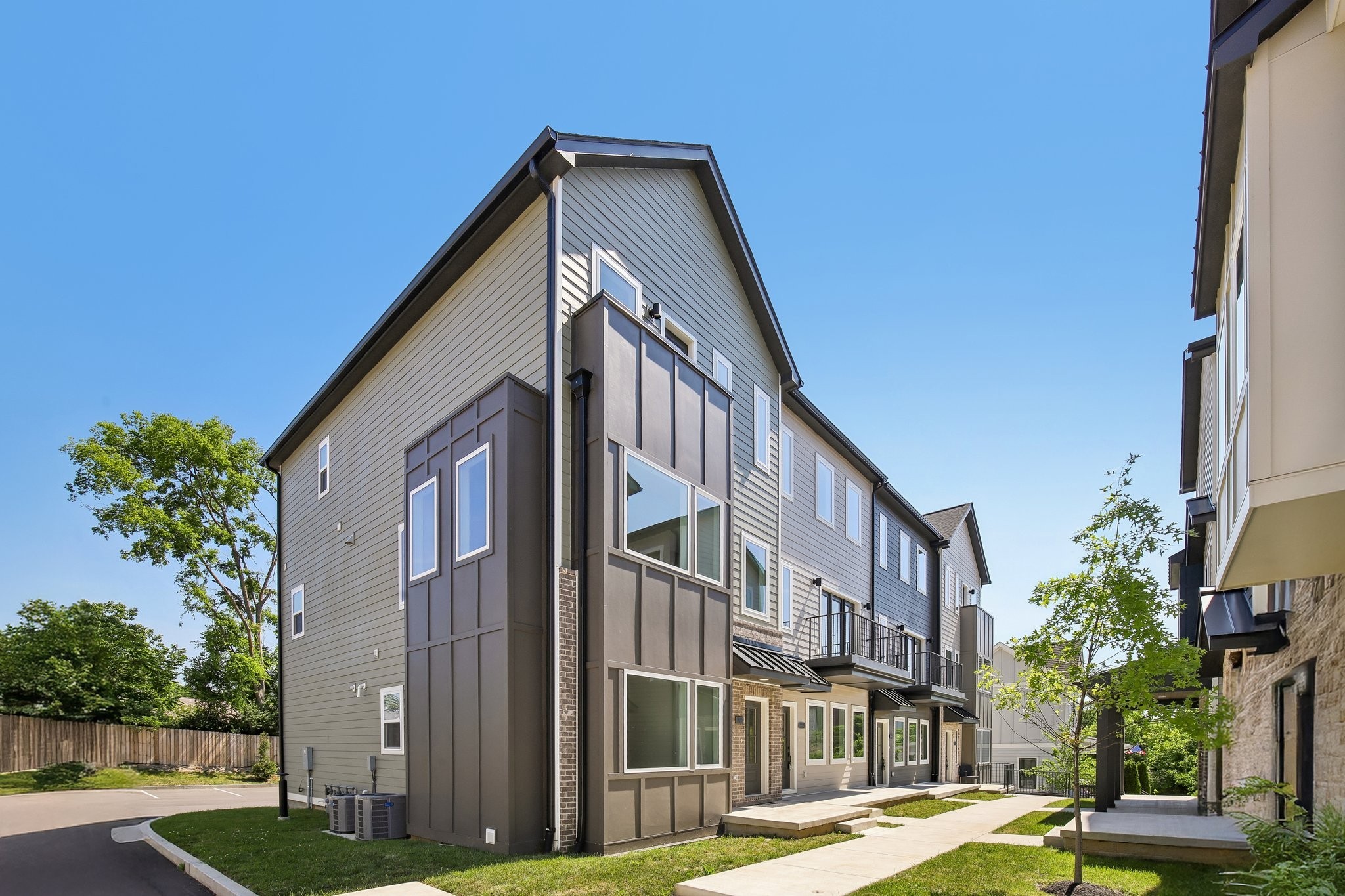6124 Robertson Ave 12 — photo
