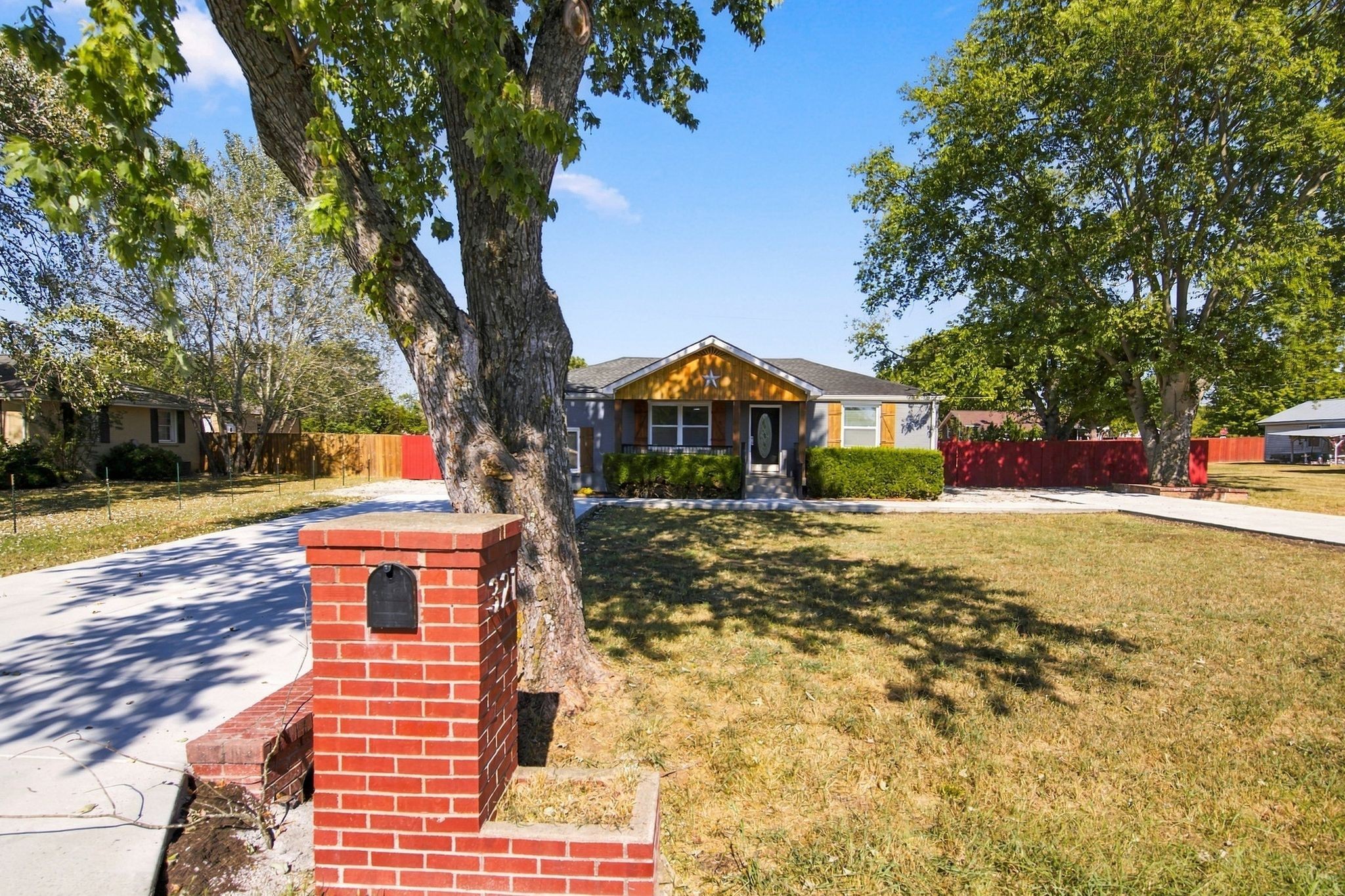 321 Breckinridge Dr — photo