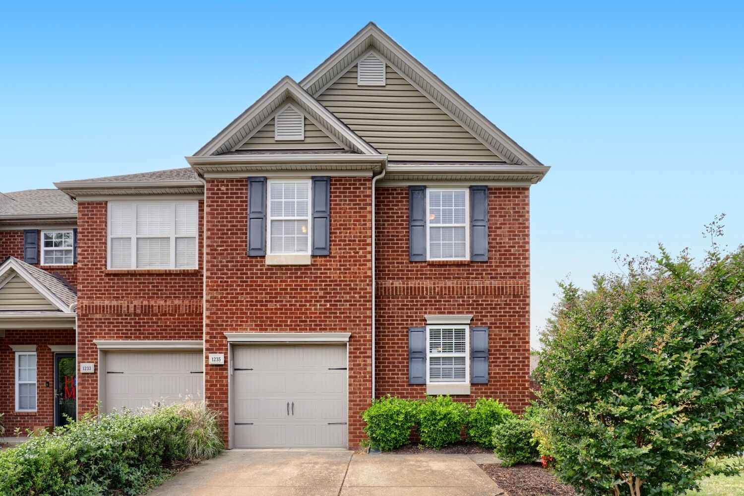 1235 Bainbridge Dr — photo