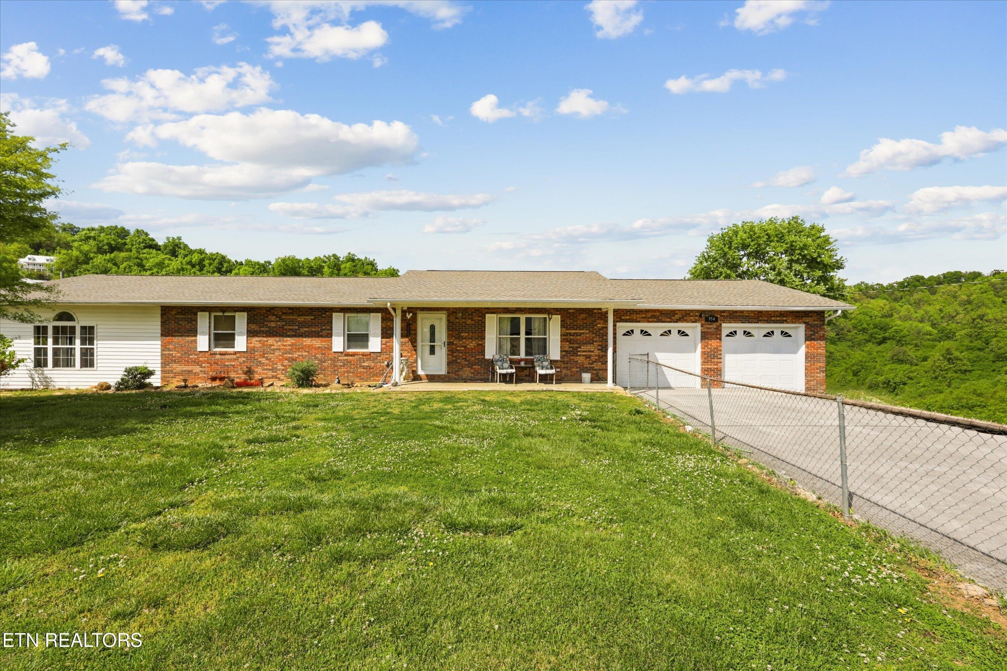 354 Apple Valley Rd — photo