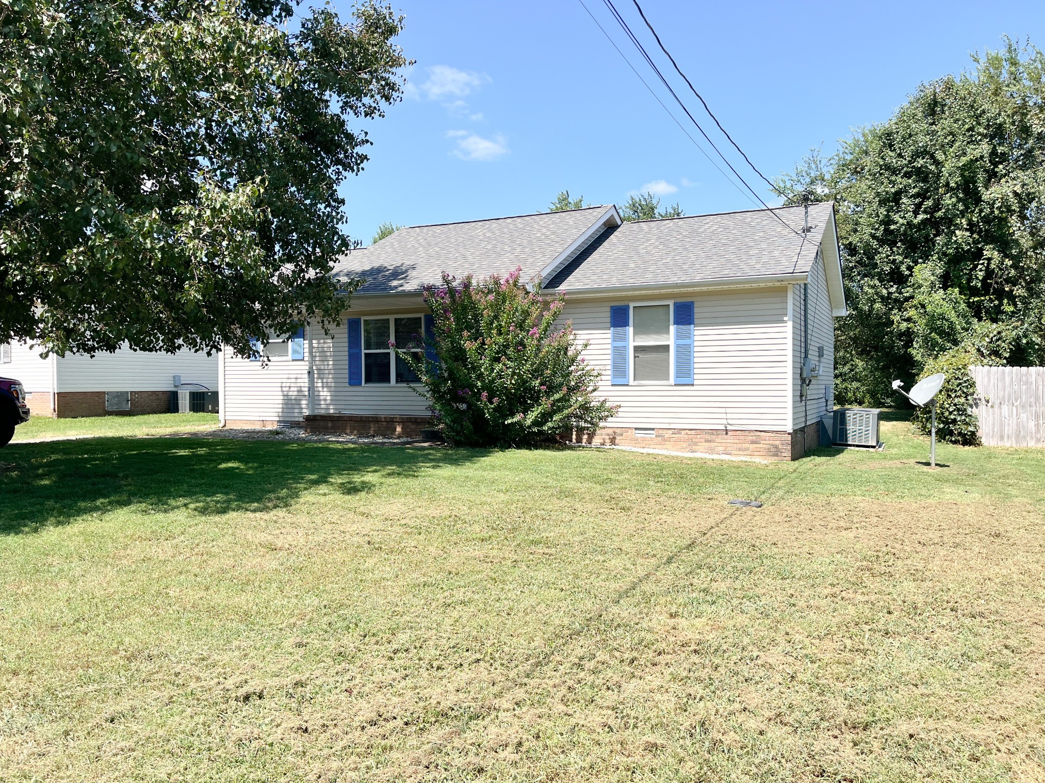 1821 Harbor Dr — photo
