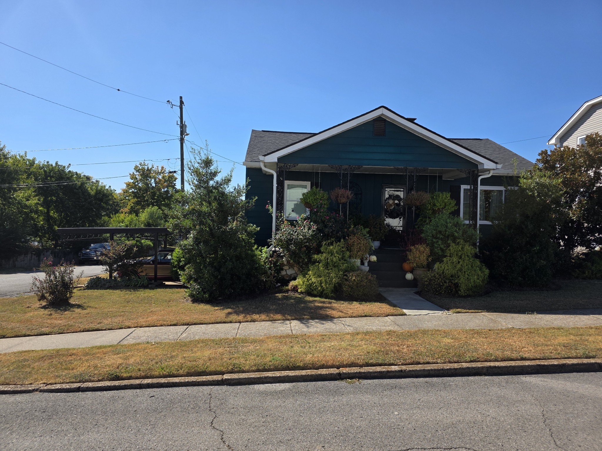 712 Bryan St — photo