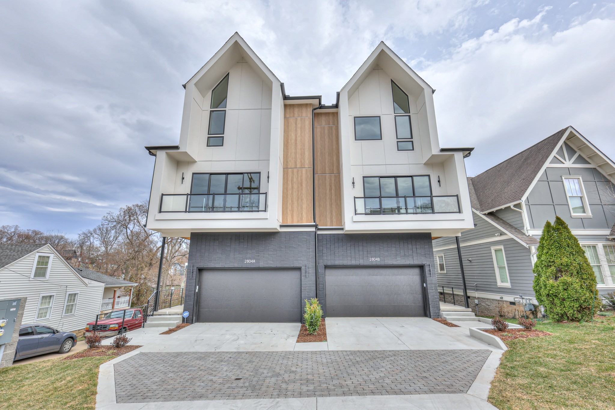2804A W Kirkwood Ave — photo