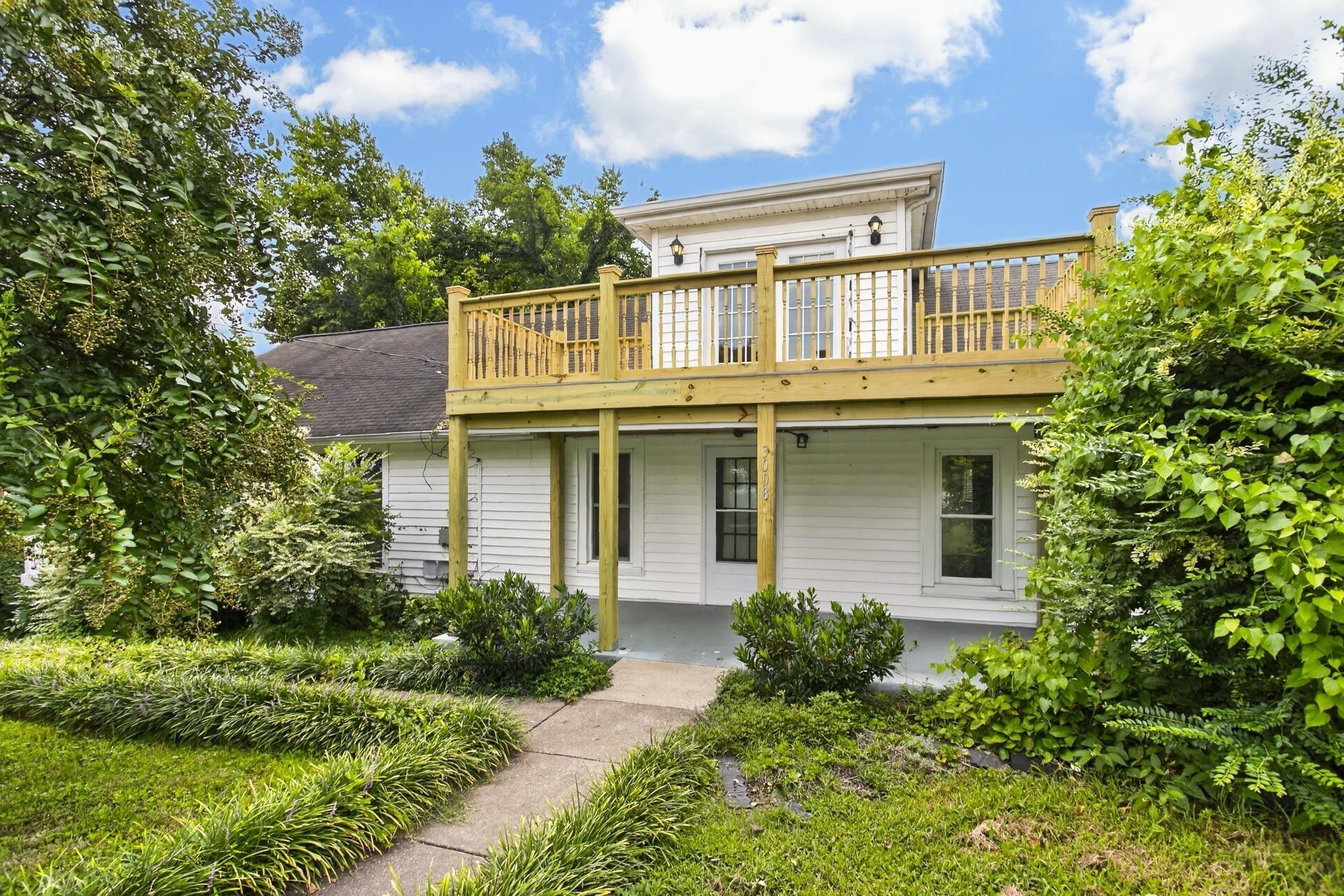 3008 Lakeshore Dr — photo
