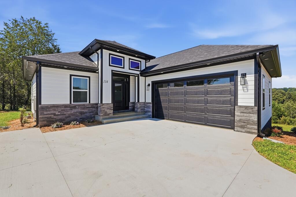 114 River Front Dr — photo