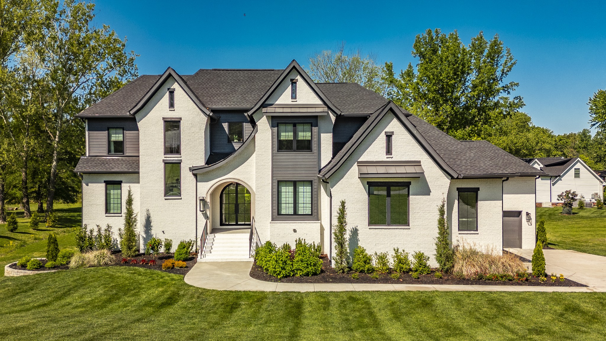 1305 Twin Springs Dr — photo