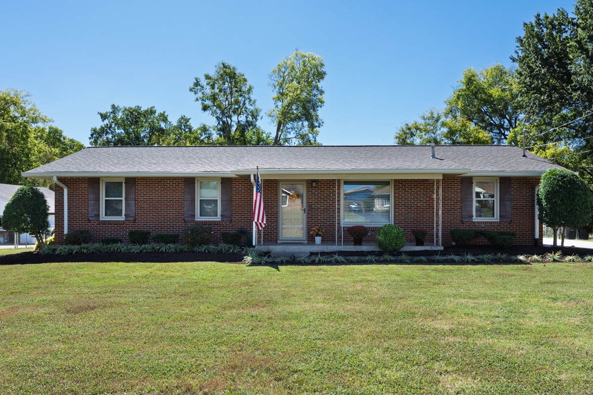 114 Woodyside Dr — photo