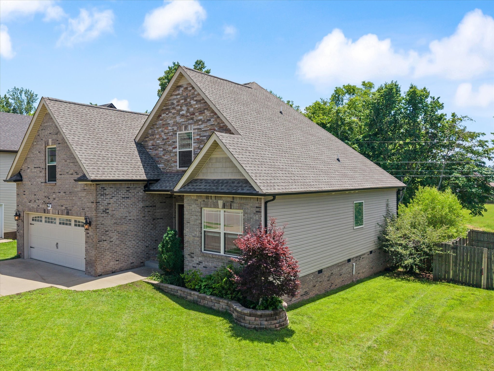 1496 Amberley Dr — photo