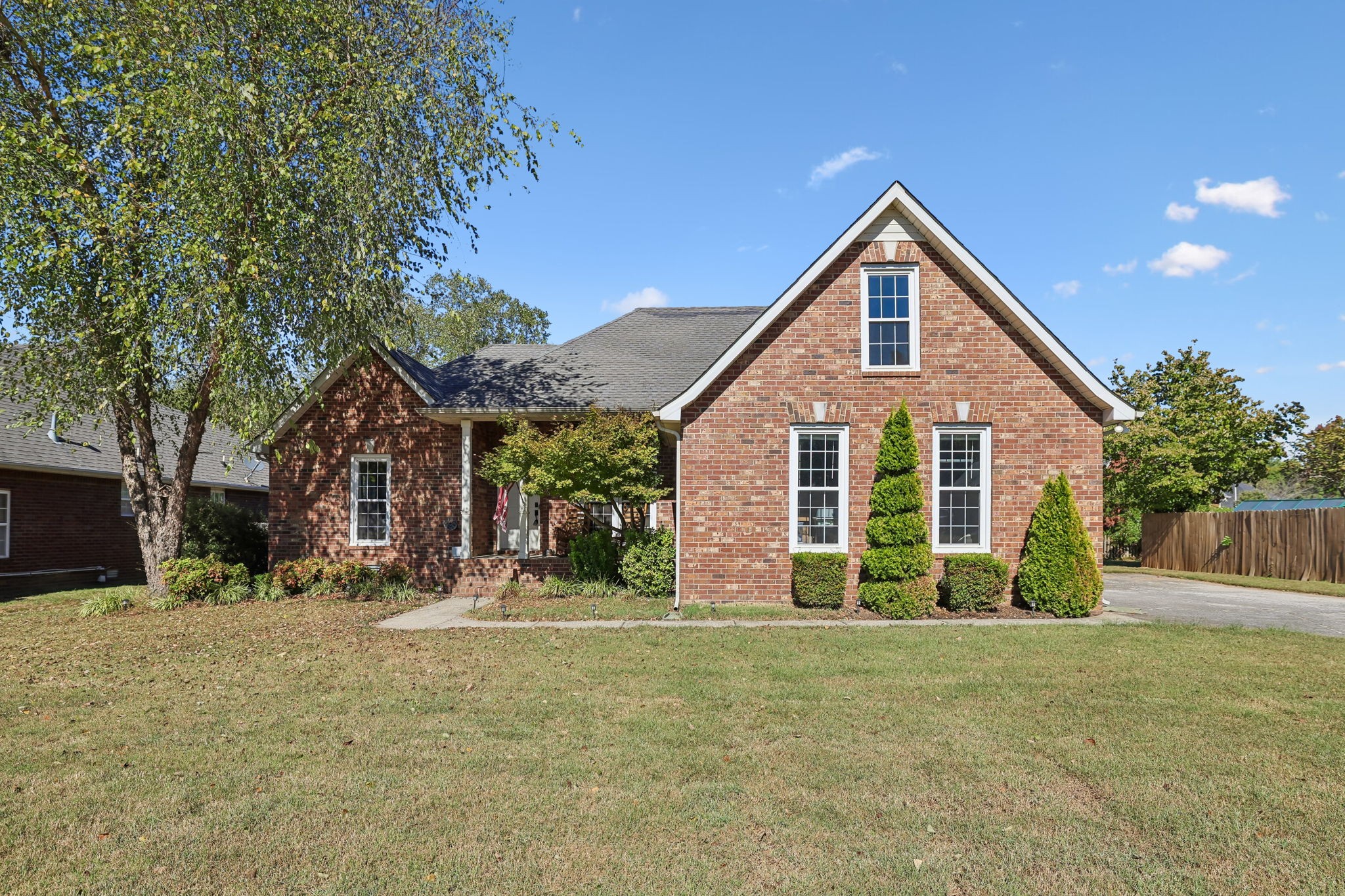 1911 Kensington Dr — photo