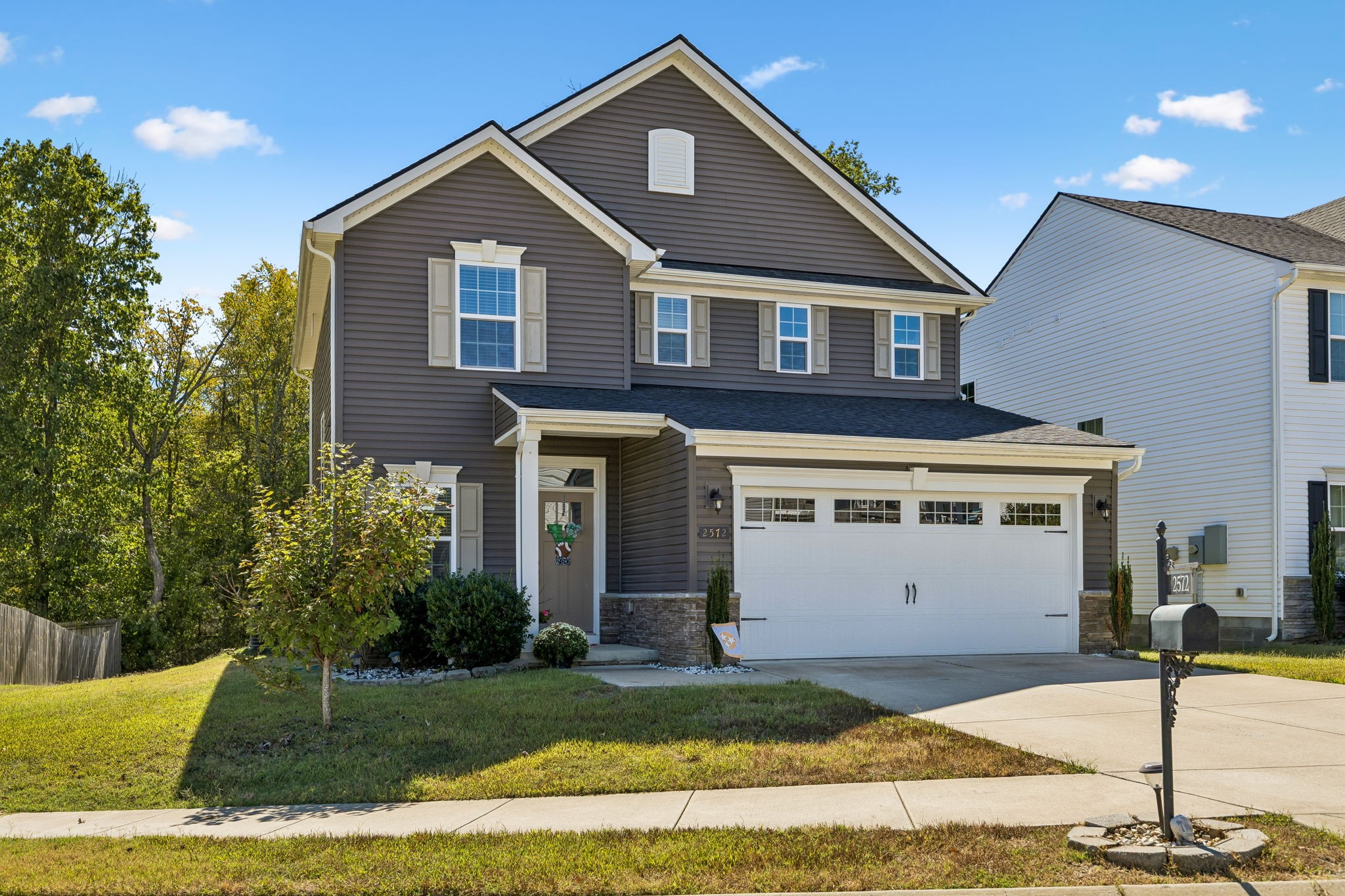 2572 Grove Park Way — photo