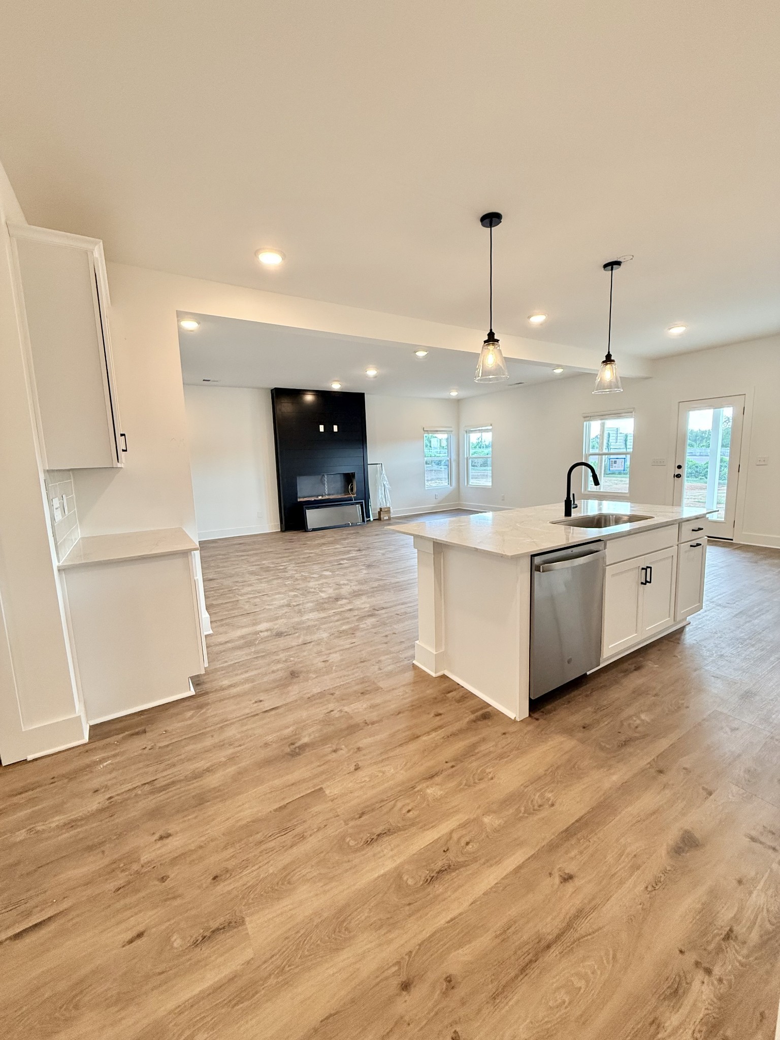 929 Watercourse Ct — photo