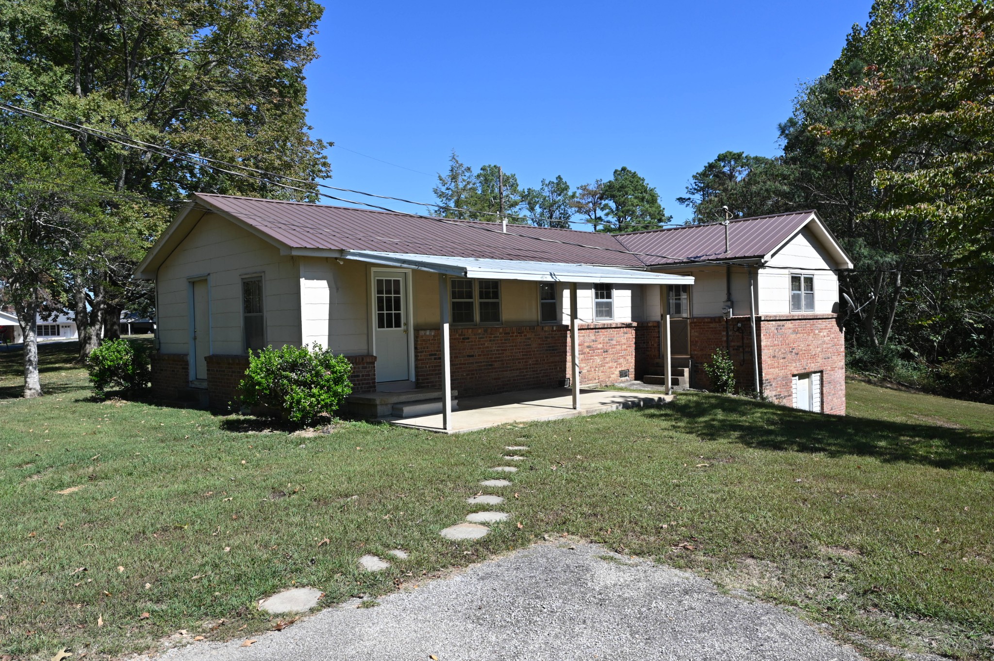 320 Breeding Ln — photo